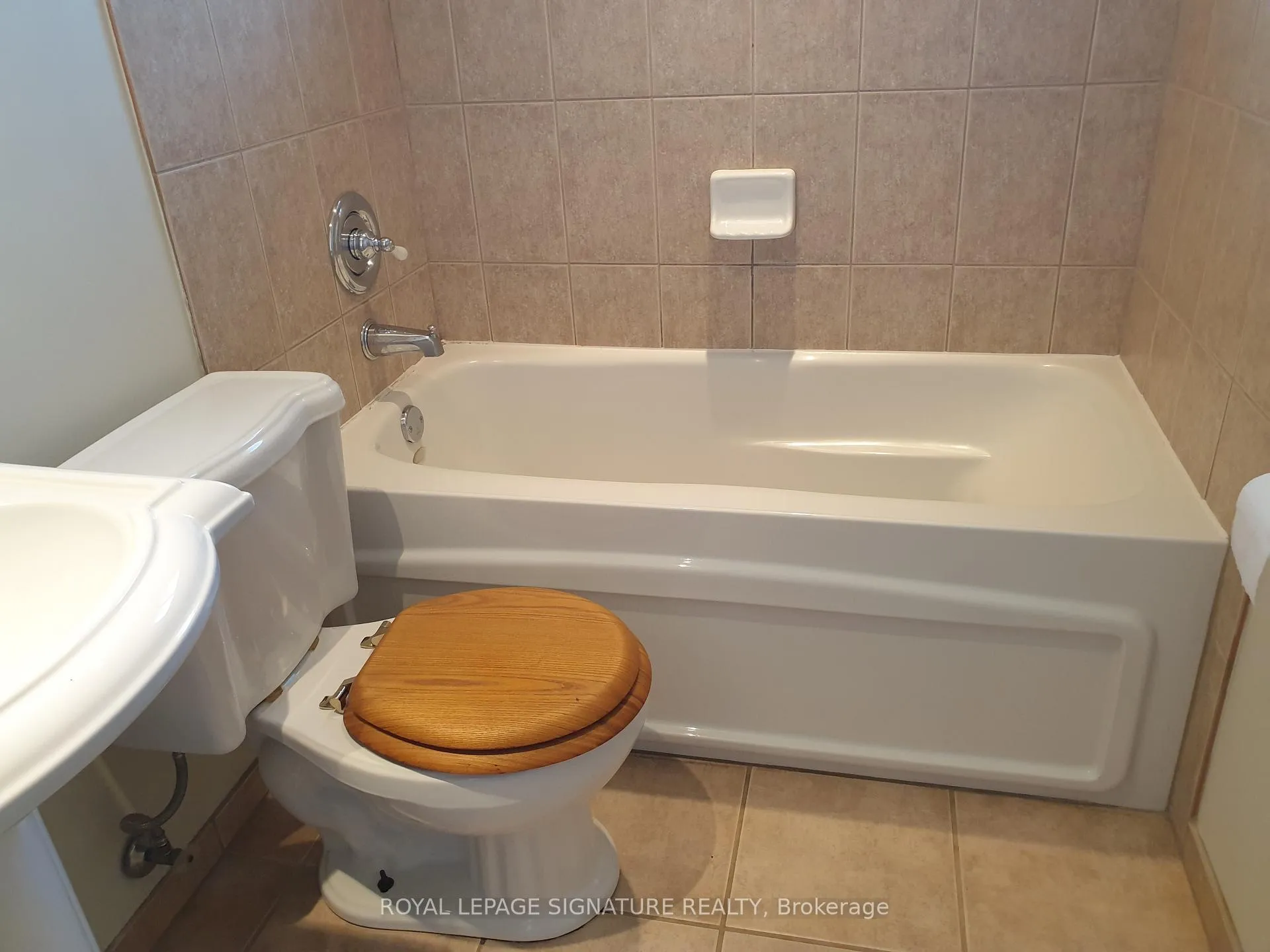 Photo 14 of 207 West 33rd St Street, Hamilton, Westcliffe — HOMEH