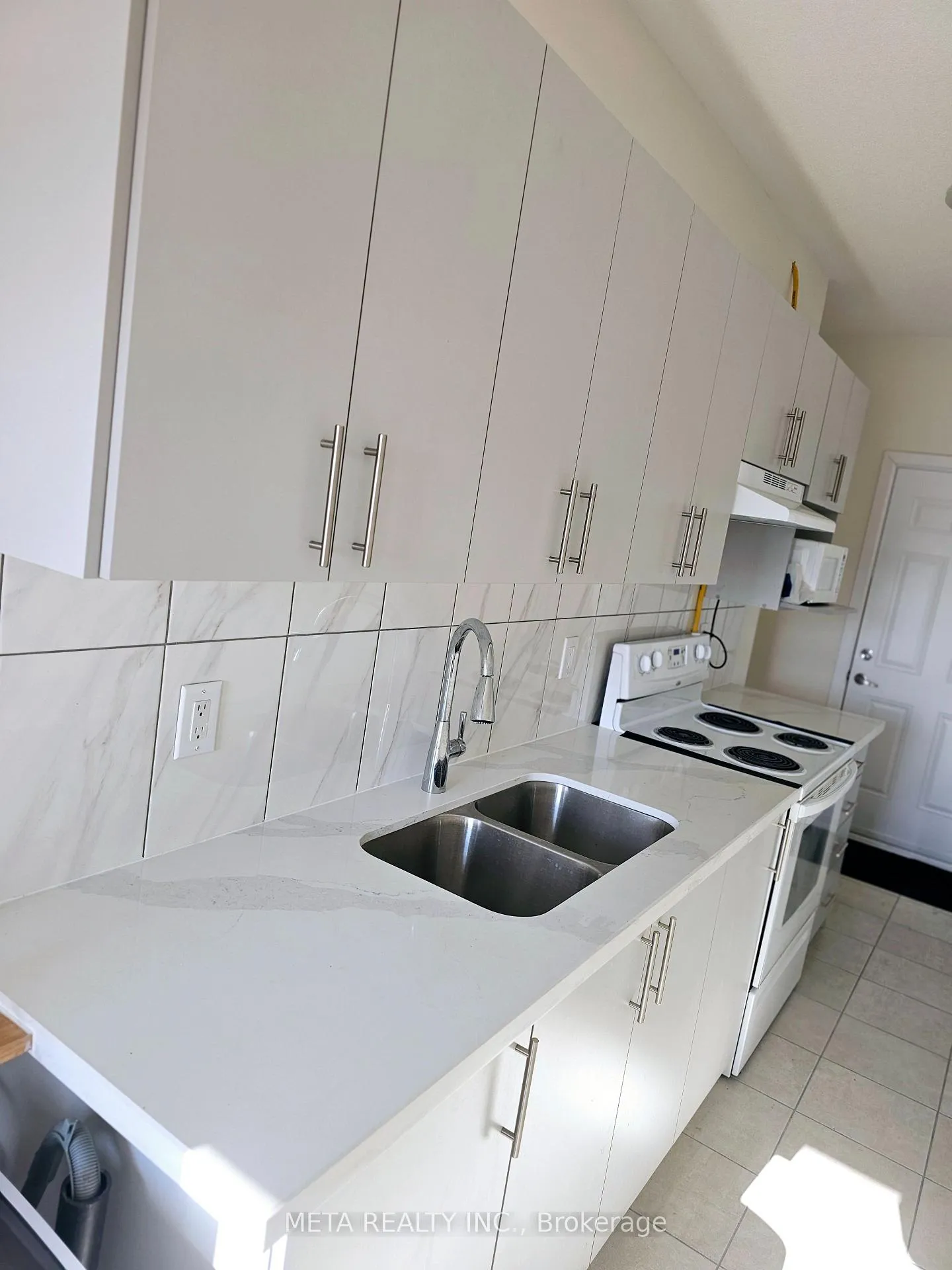 Photo 2 of 111 vanier Street, Whitby, Williamsburg — HOMEH