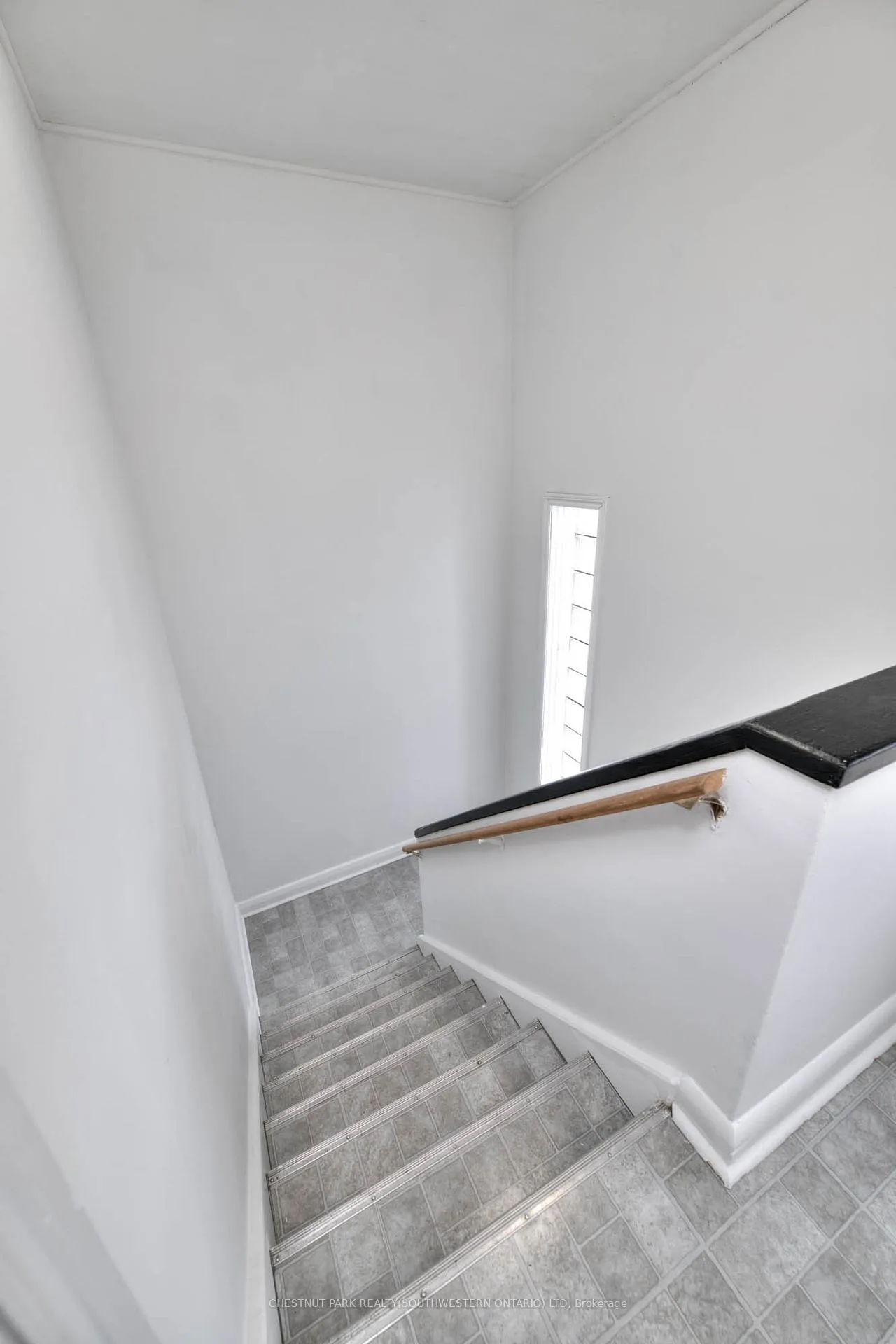 Photo 3 of 524 Krug Street, Kitchener — HOMEH