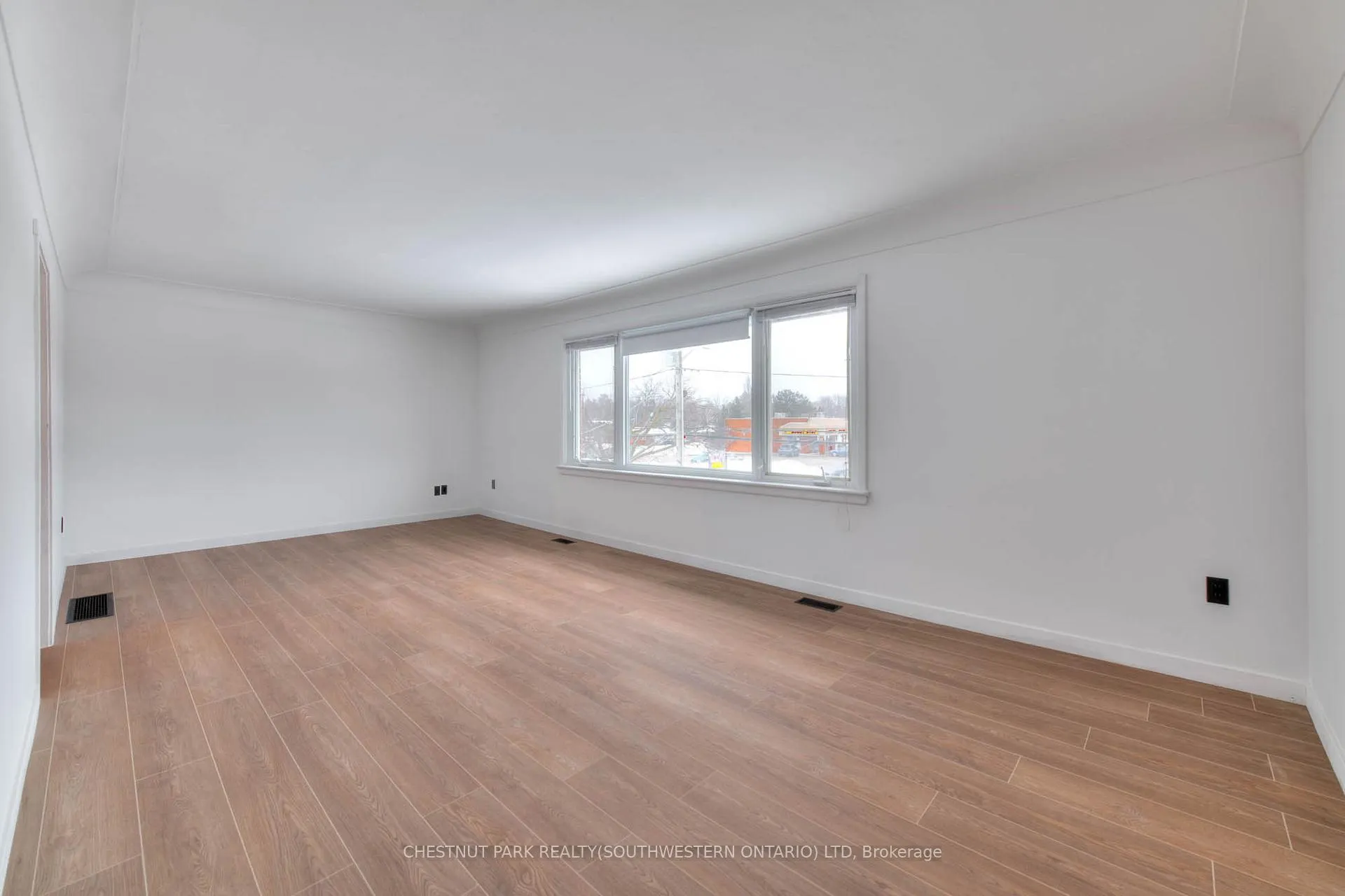 Photo 5 of 524 Krug Street, Kitchener — HOMEH