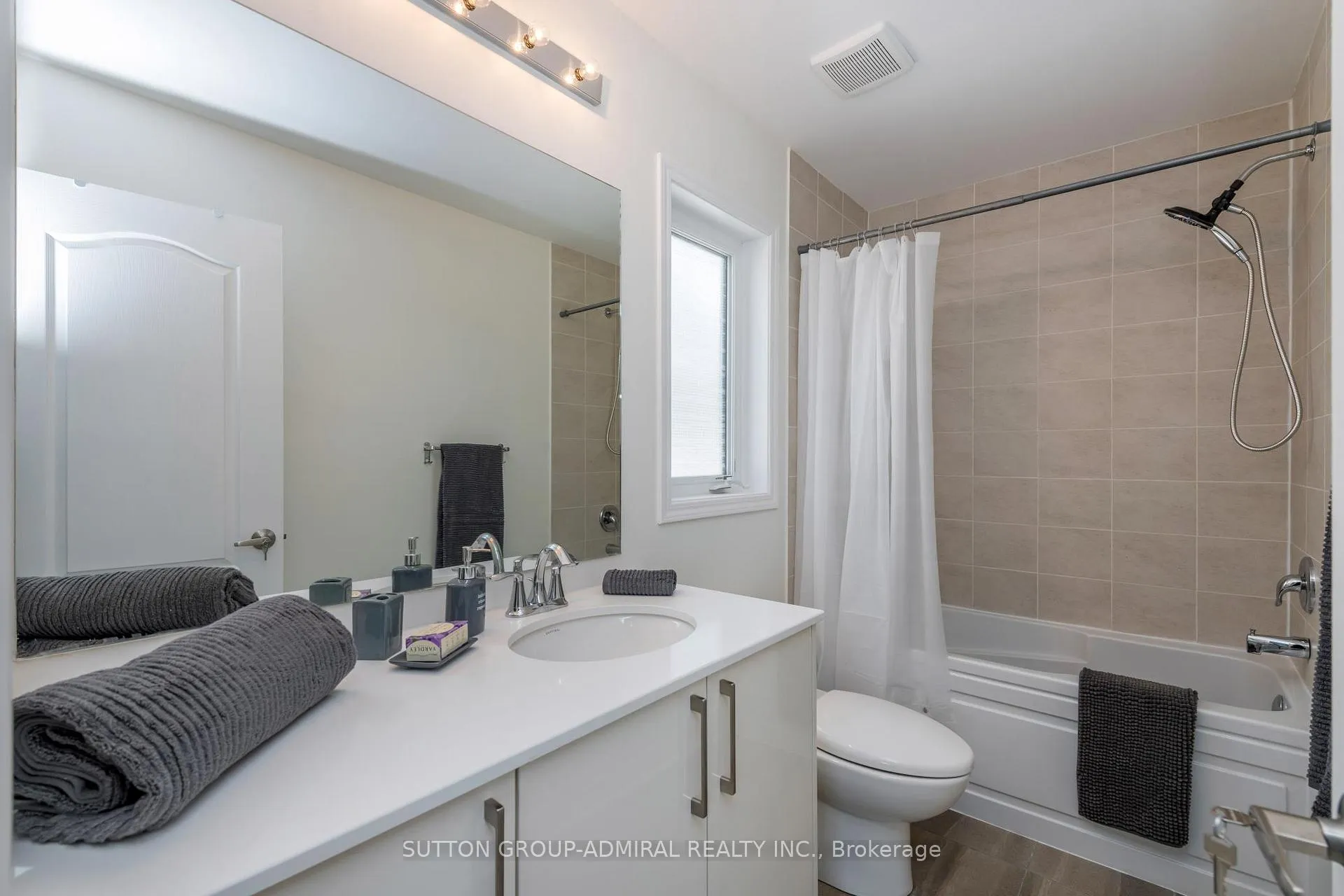 Photo 11 of 19 Bobolink Drive, Wasaga Beach — HOMEH