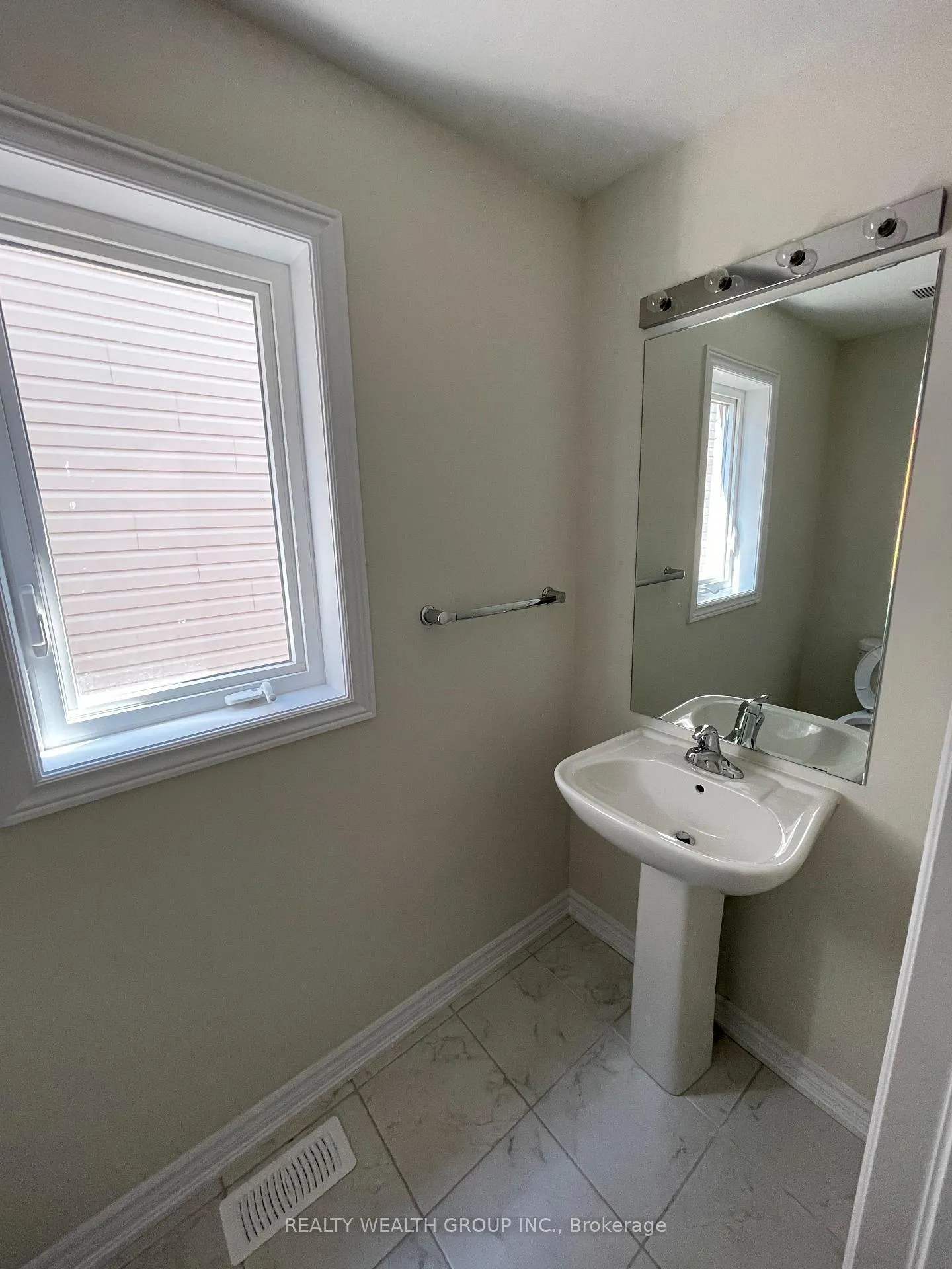 Photo 12 of 26 Tumblewood Place, Welland, Dain City — HOMEH