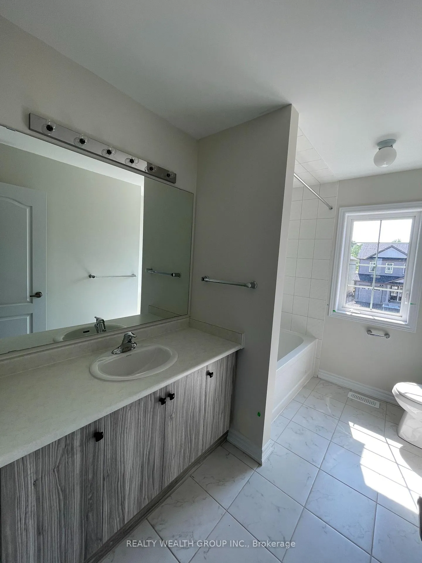 Photo 16 of 26 Tumblewood Place, Welland, Dain City — HOMEH