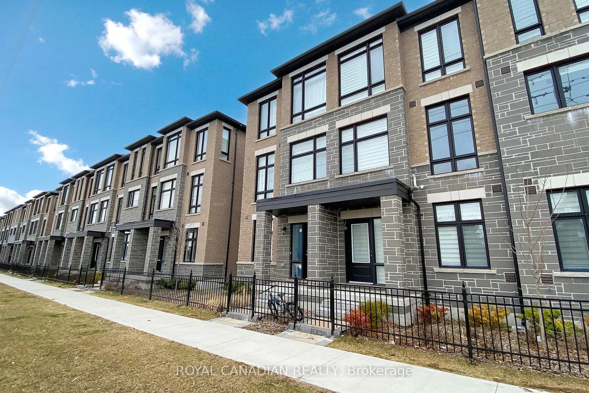 Photo 48 of Unit 56, 1433 Coral Springs Path, Oshawa, Taunton — HOMEH
