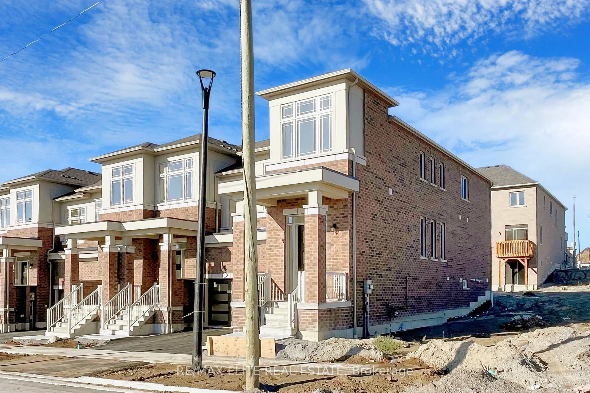 Photo 3 of 1012 Crowsnest Hollow, Pickering, Rural Pickering — HOMEH