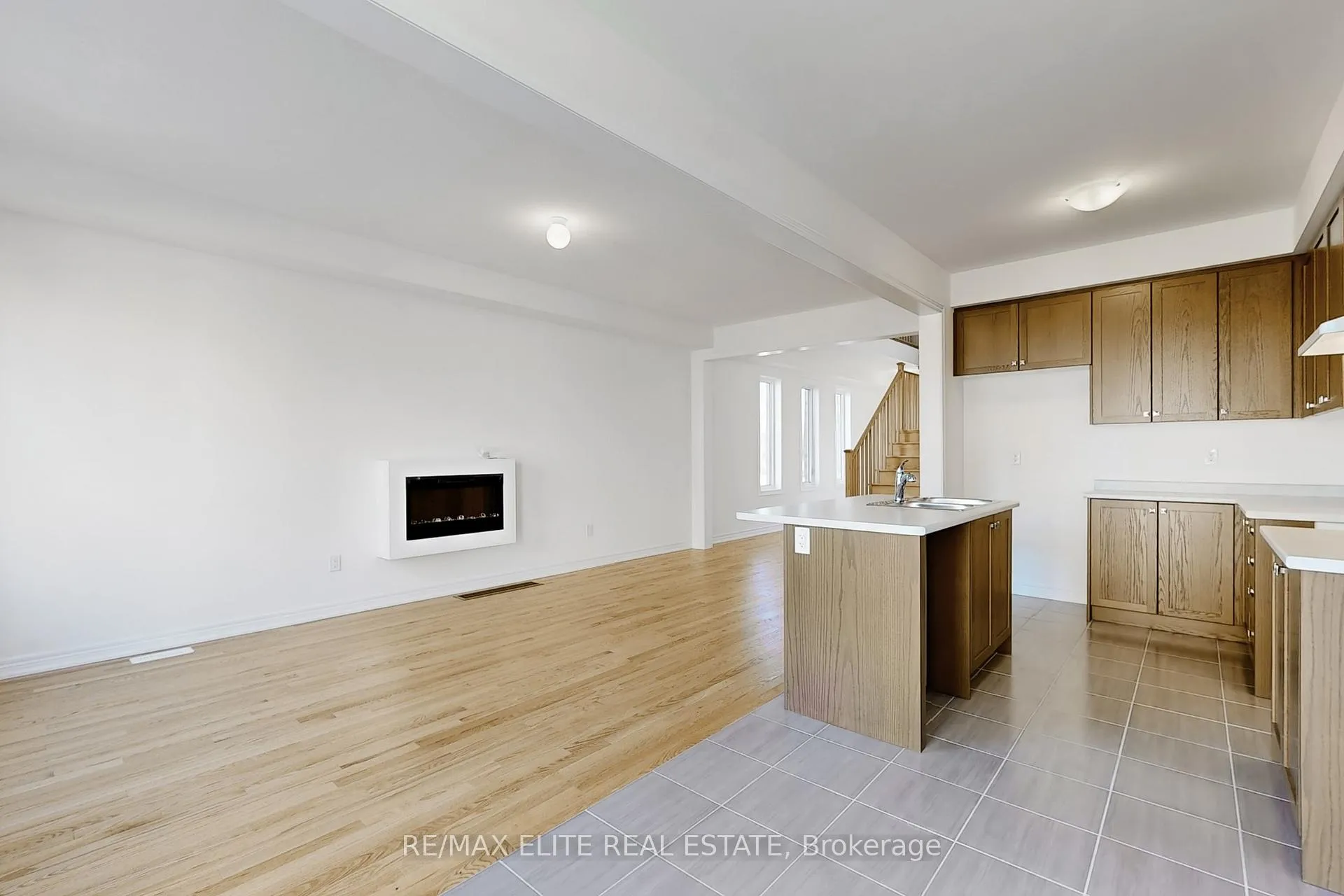 Photo 10 of 1012 Crowsnest Hollow, Pickering, Rural Pickering — HOMEH