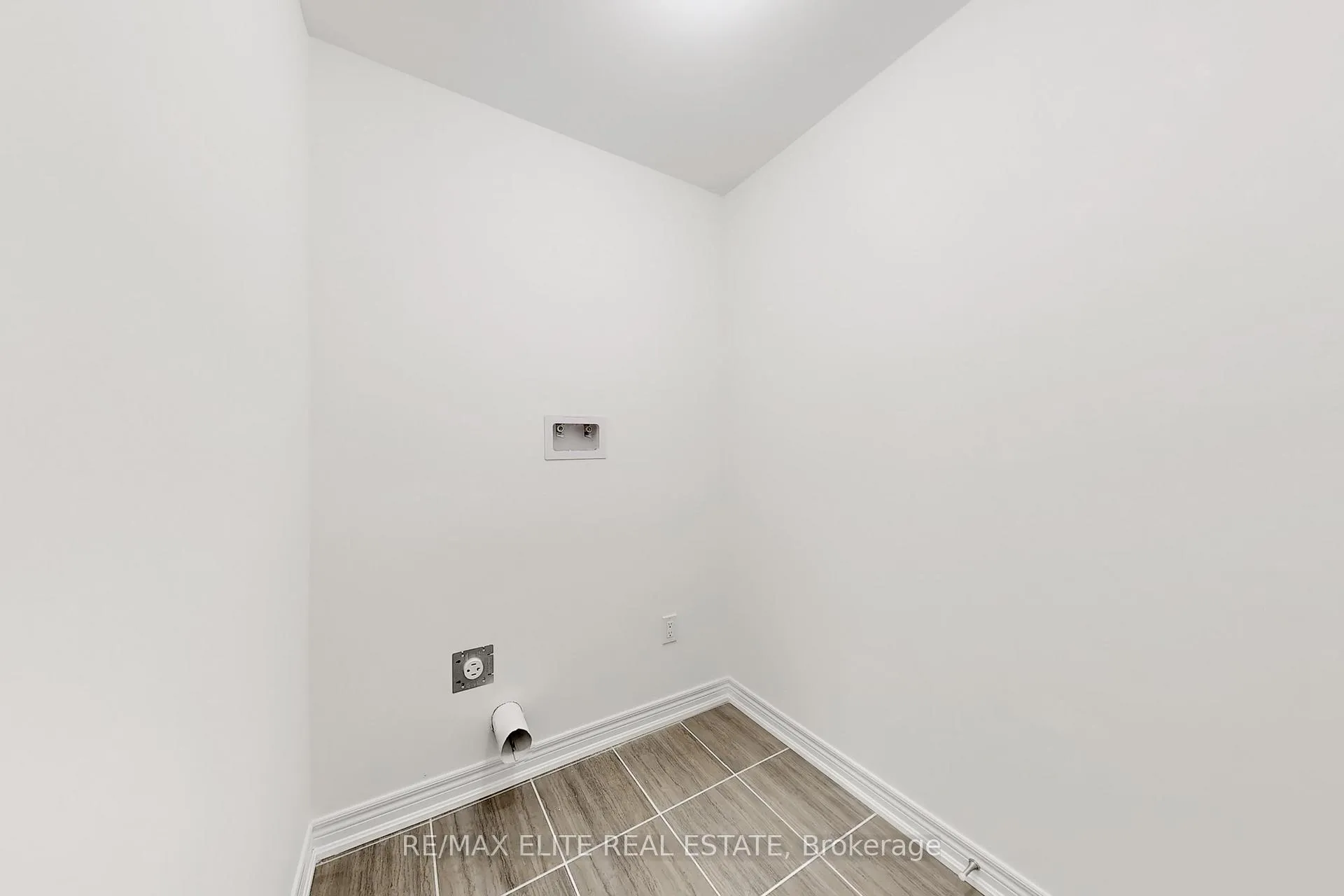 Photo 13 of 1012 Crowsnest Hollow, Pickering, Rural Pickering — HOMEH