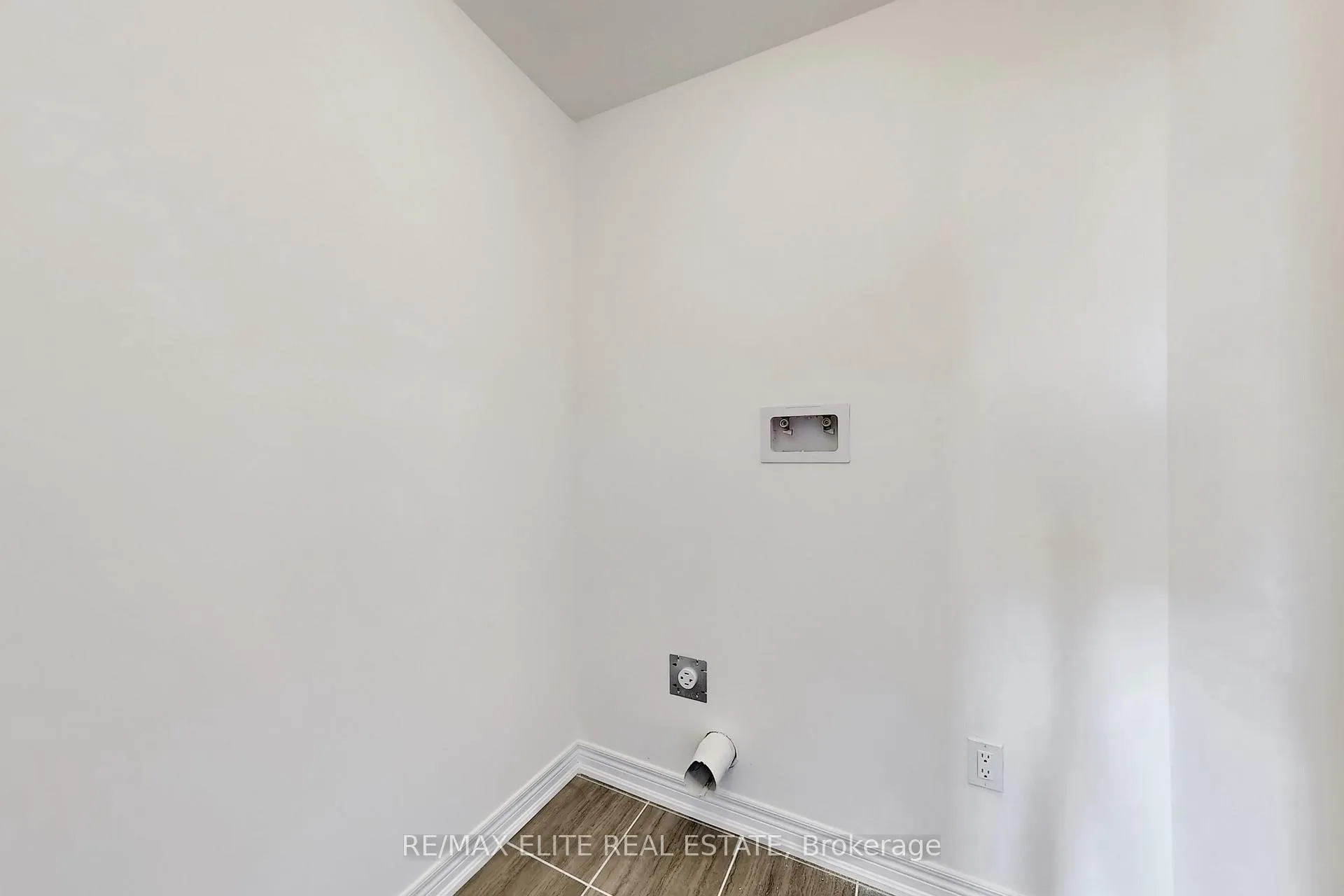 Photo 14 of 1012 Crowsnest Hollow, Pickering, Rural Pickering — HOMEH