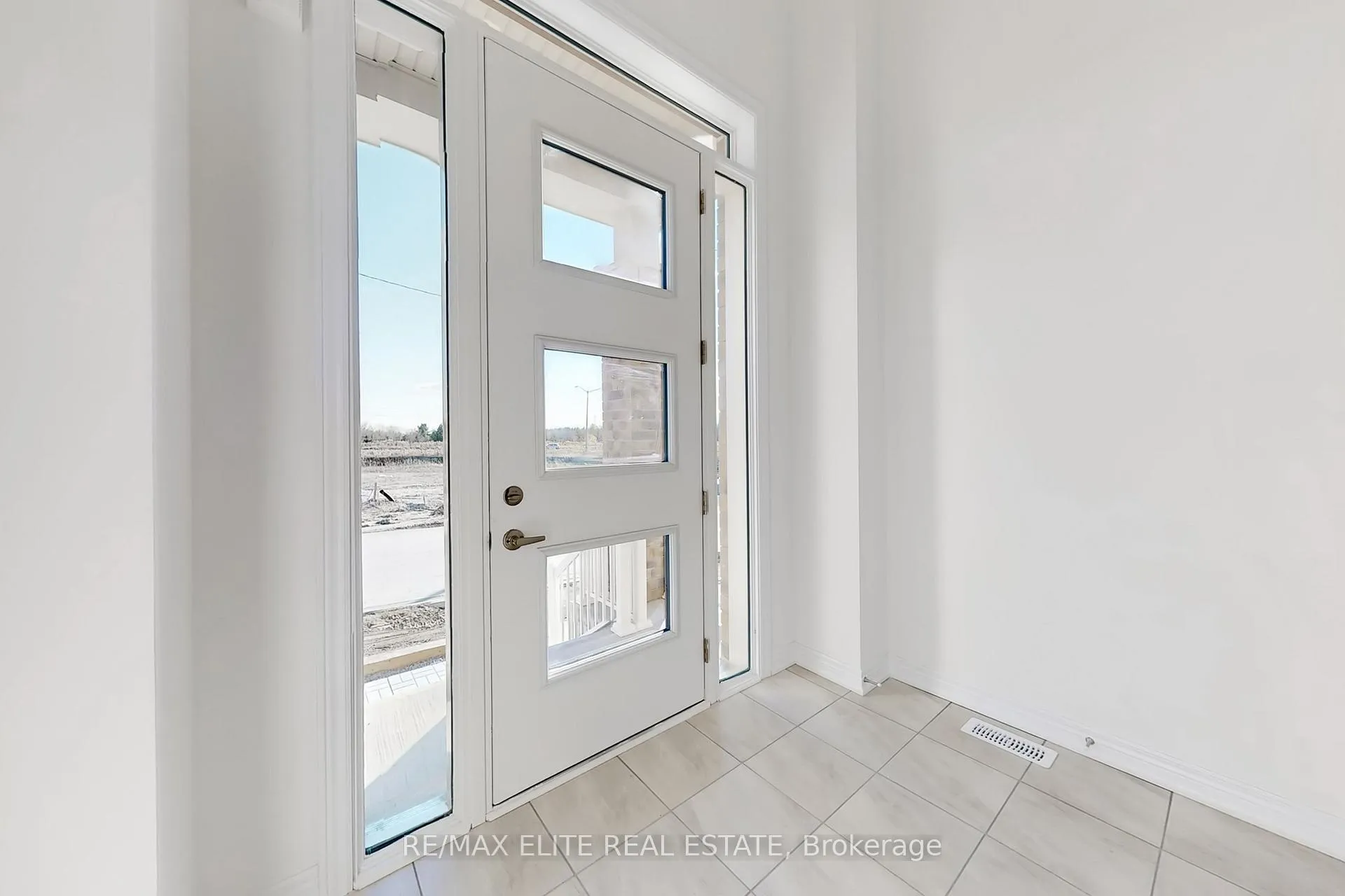 Photo 16 of 1012 Crowsnest Hollow, Pickering, Rural Pickering — HOMEH