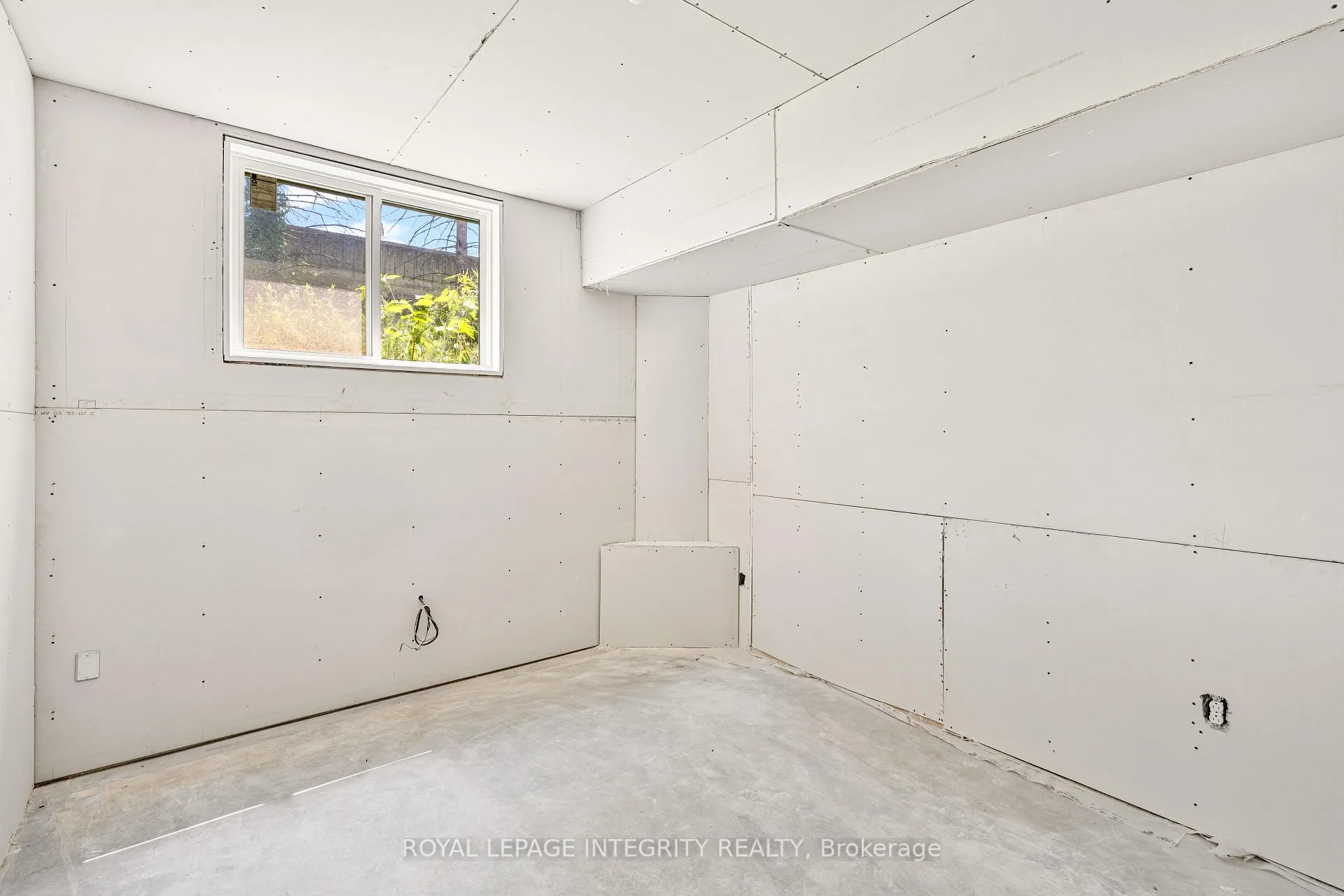 Photo 36 of 266 Currell Avenue, Ottawa, Westboro/Hampton Park — HOMEH