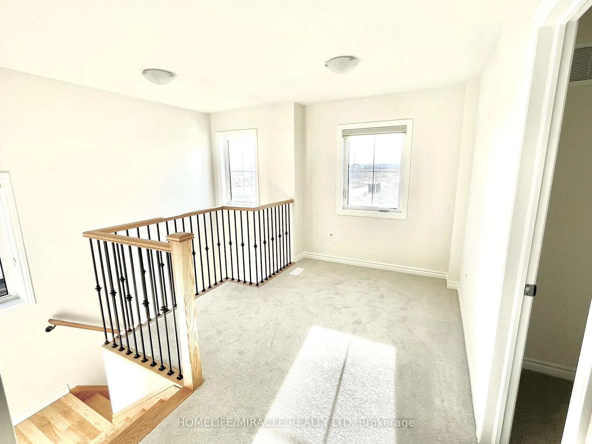 Photo 5 of 45 Lawrence D. Pridham Avenue, New Tecumseth, Alliston — HOMEH