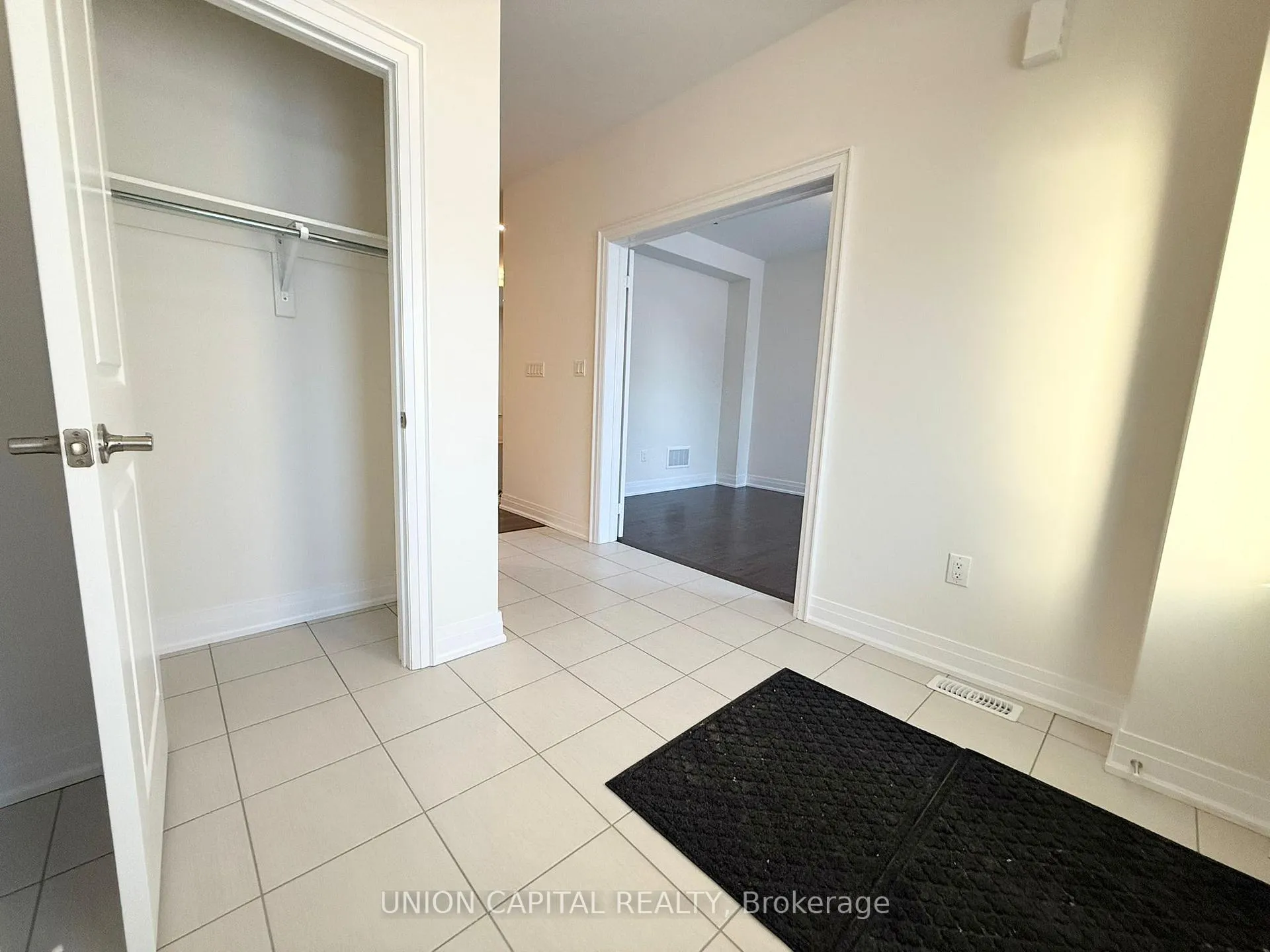 Photo 4 of 40 Mindanao Avenue, Markham, Victoria Manor-Jennings Gate — HOMEH