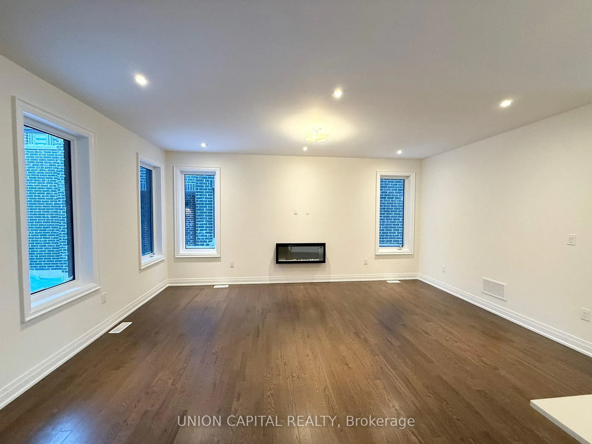 Photo 10 of 40 Mindanao Avenue, Markham, Victoria Manor-Jennings Gate — HOMEH