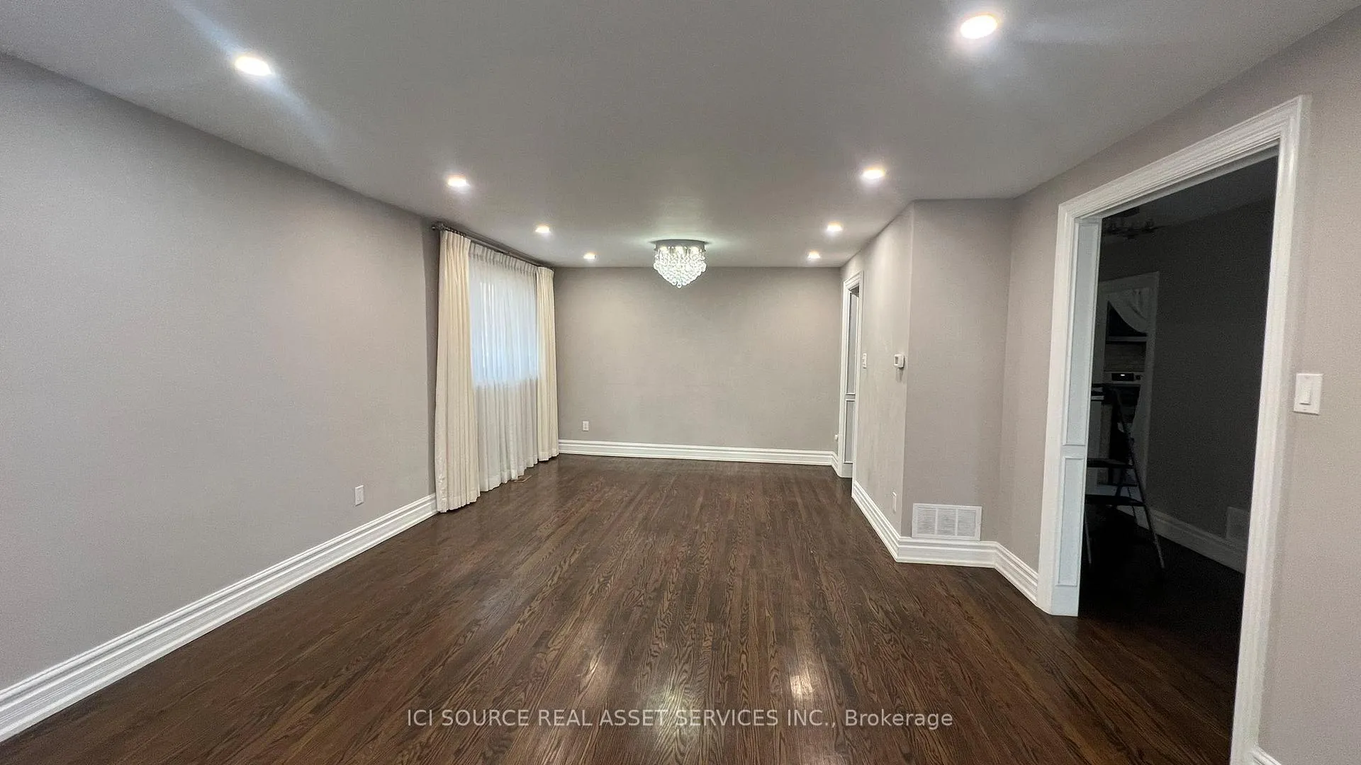 Photo 3 of 70 Poinsetta Drive, Markham, Bayview Glen — HOMEH