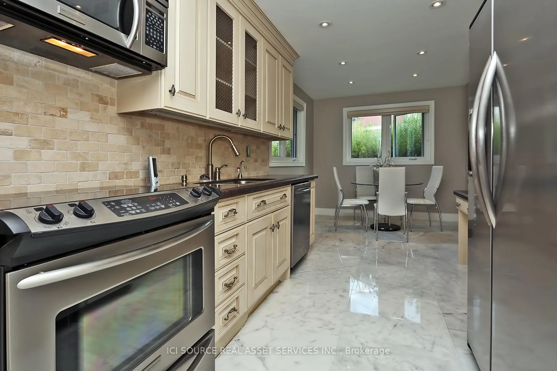 Photo 5 of 70 Poinsetta Drive, Markham, Bayview Glen — HOMEH