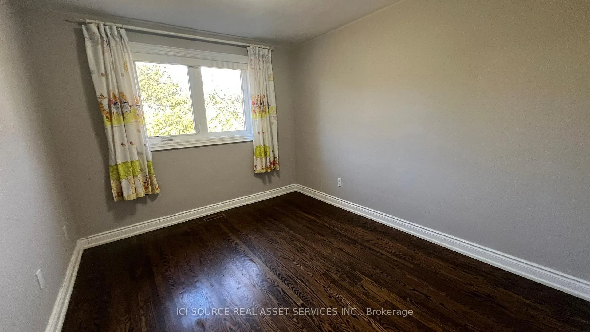 Photo 7 of 70 Poinsetta Drive, Markham, Bayview Glen — HOMEH