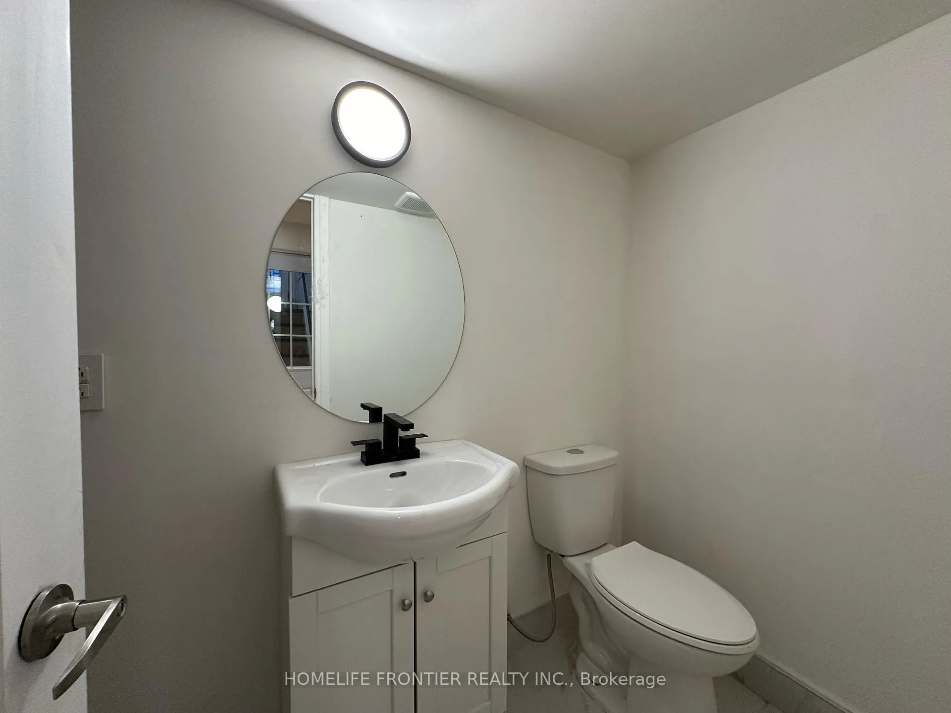 Photo 5 of 59 Tecumseh Drive, Aurora, Aurora Heights — HOMEH