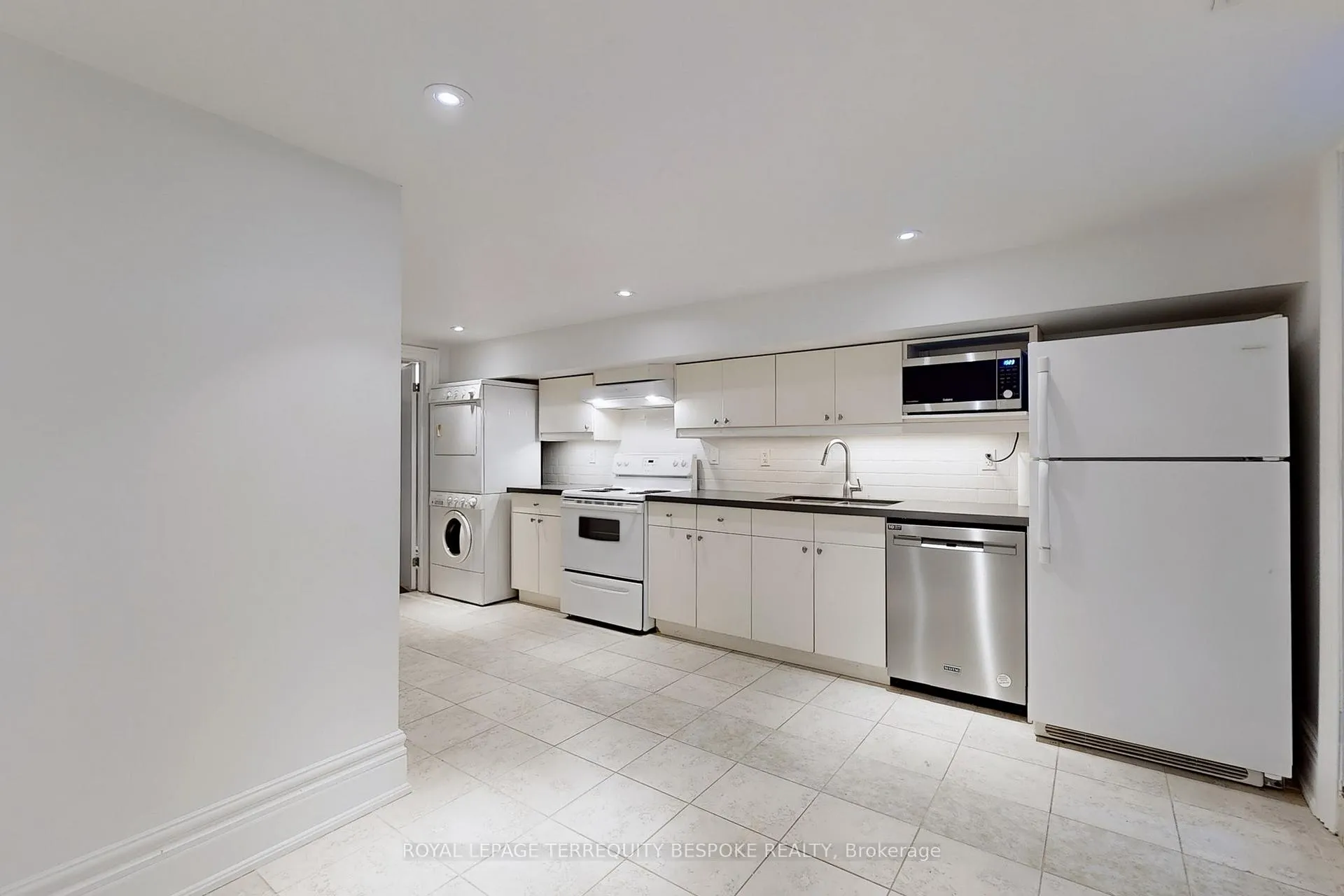 Photo 5 of Unit bsmt, 196 Crawford Street, Toronto, Trinity-Bellwoods — HOMEH