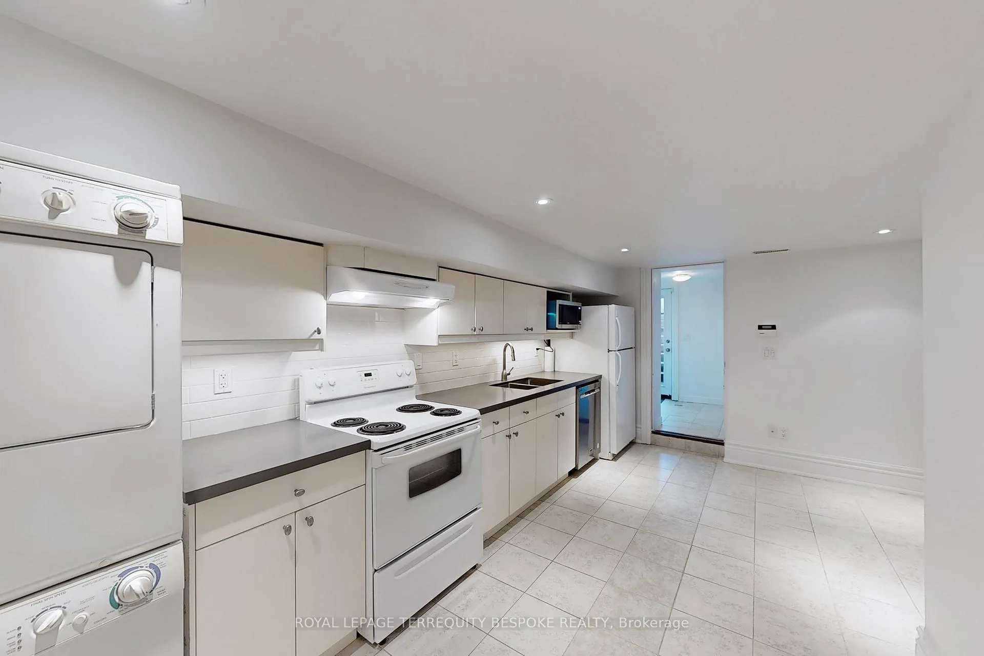 Photo 7 of Unit bsmt, 196 Crawford Street, Toronto, Trinity-Bellwoods — HOMEH