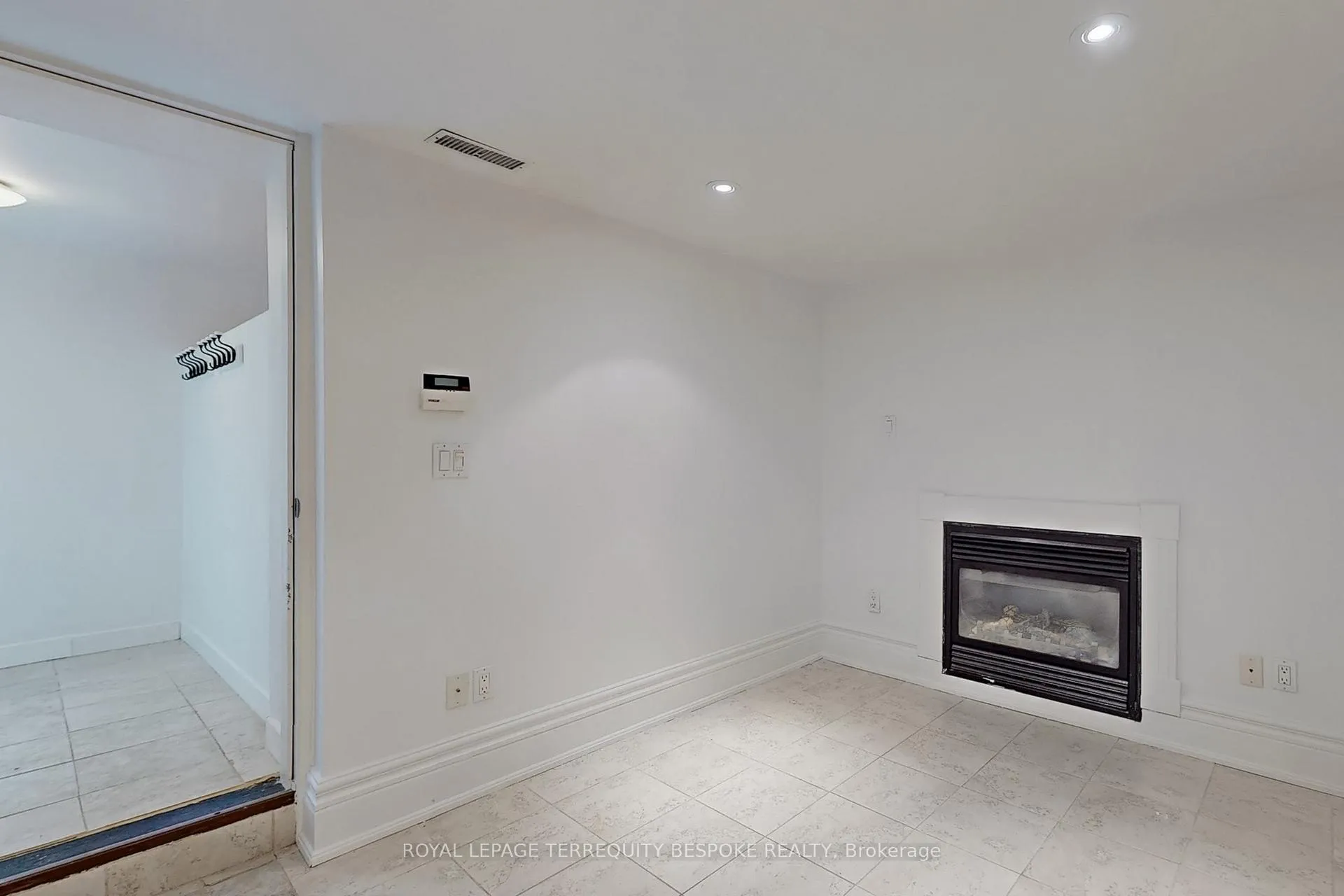 Photo 10 of Unit bsmt, 196 Crawford Street, Toronto, Trinity-Bellwoods — HOMEH