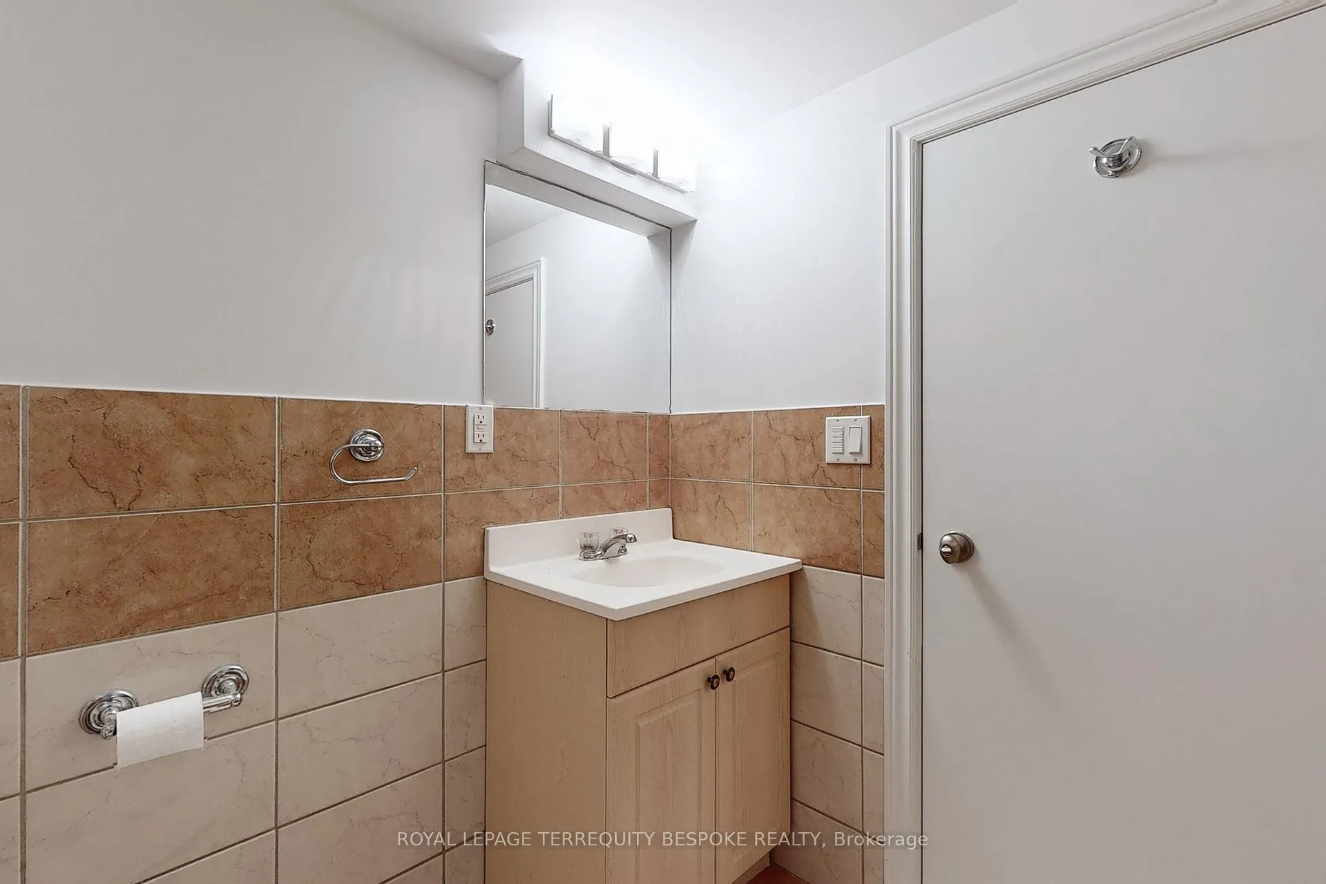 Photo 16 of Unit bsmt, 196 Crawford Street, Toronto, Trinity-Bellwoods — HOMEH