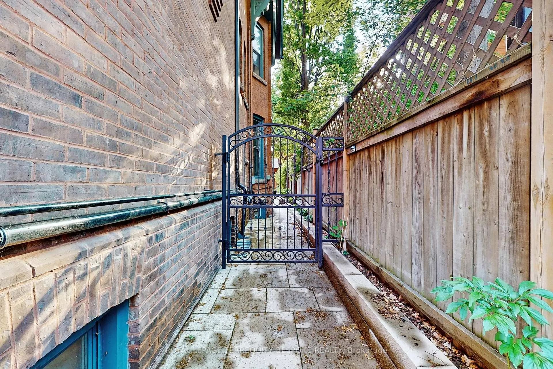 Photo 24 of Unit bsmt, 196 Crawford Street, Toronto, Trinity-Bellwoods — HOMEH