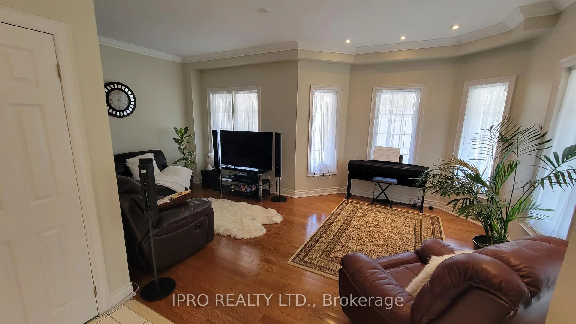 Photo 2 of 70 Ochalski Road, Aurora, Bayview Wellington — HOMEH