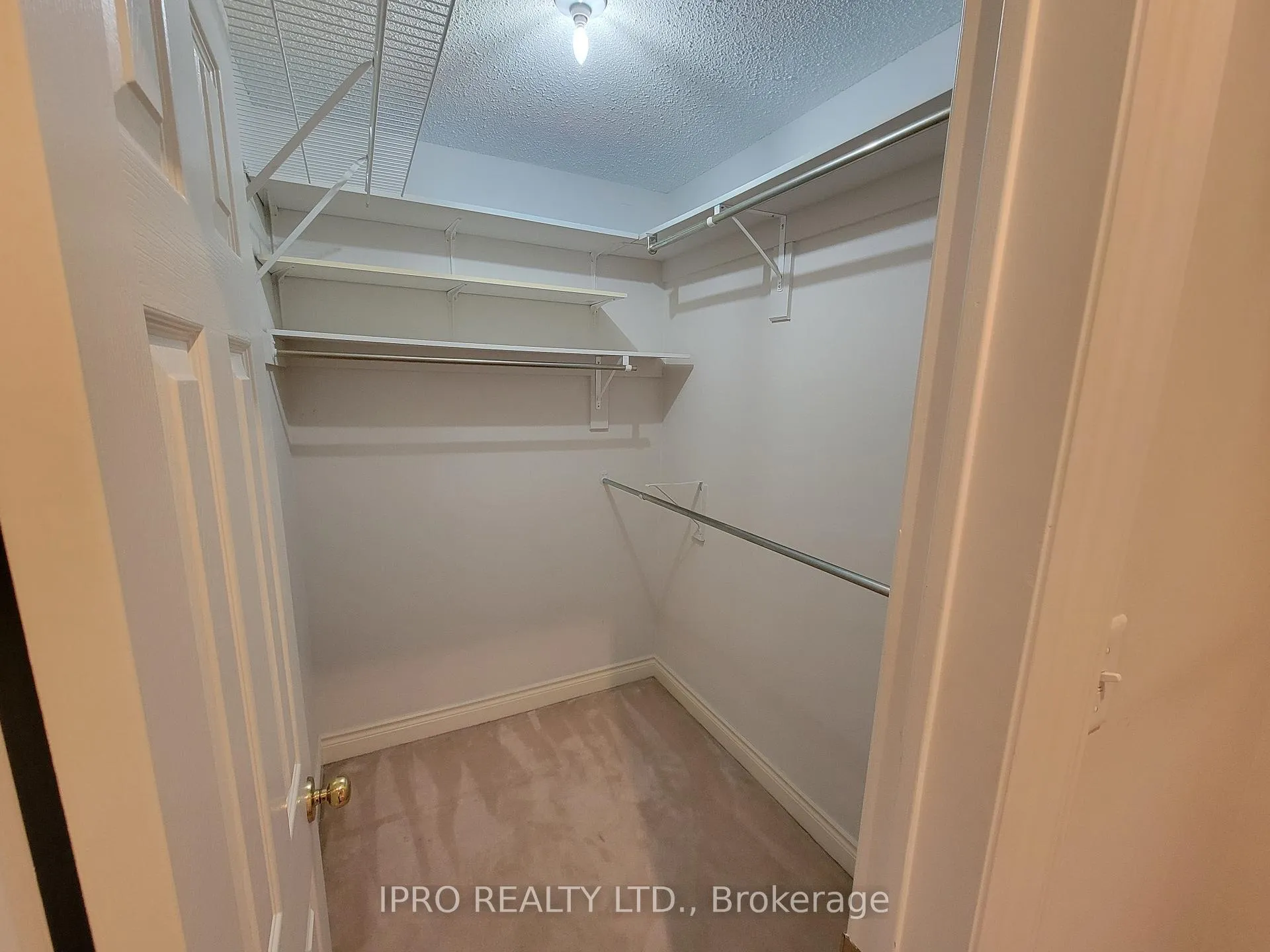 Photo 14 of 70 Ochalski Road, Aurora, Bayview Wellington — HOMEH