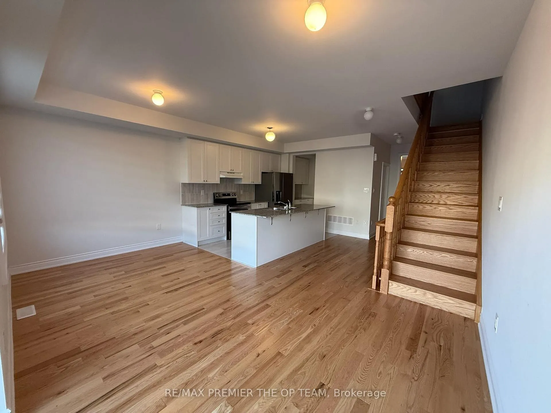Photo 2 of 120 Tennant Circle, Vaughan, Vellore Village — HOMEH