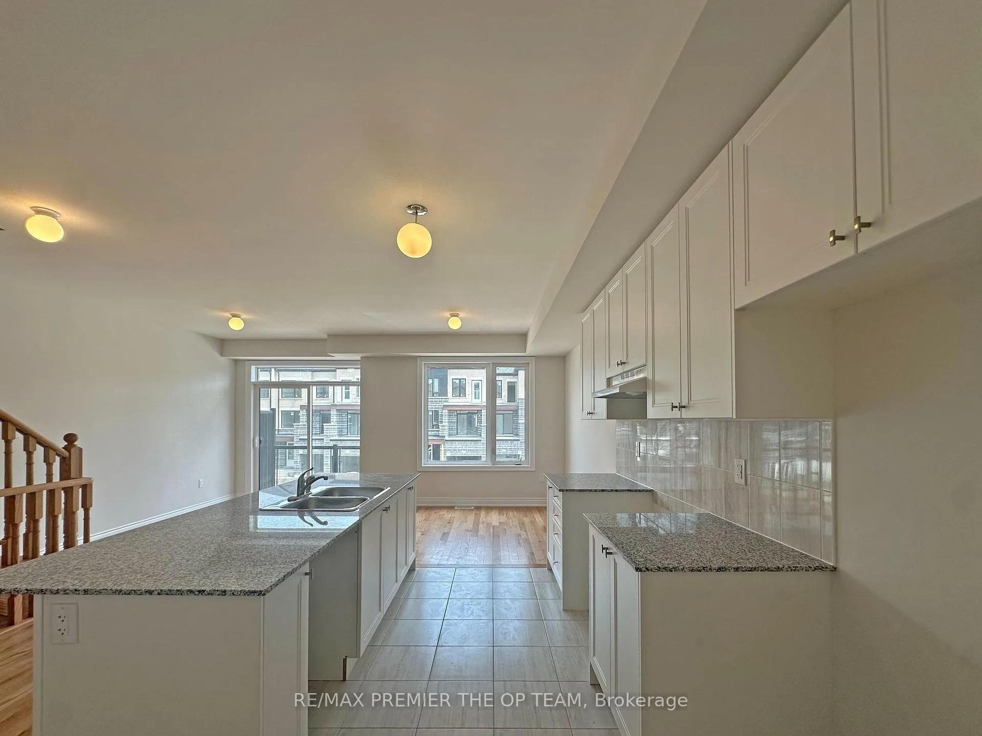 Photo 5 of 120 Tennant Circle, Vaughan, Vellore Village — HOMEH
