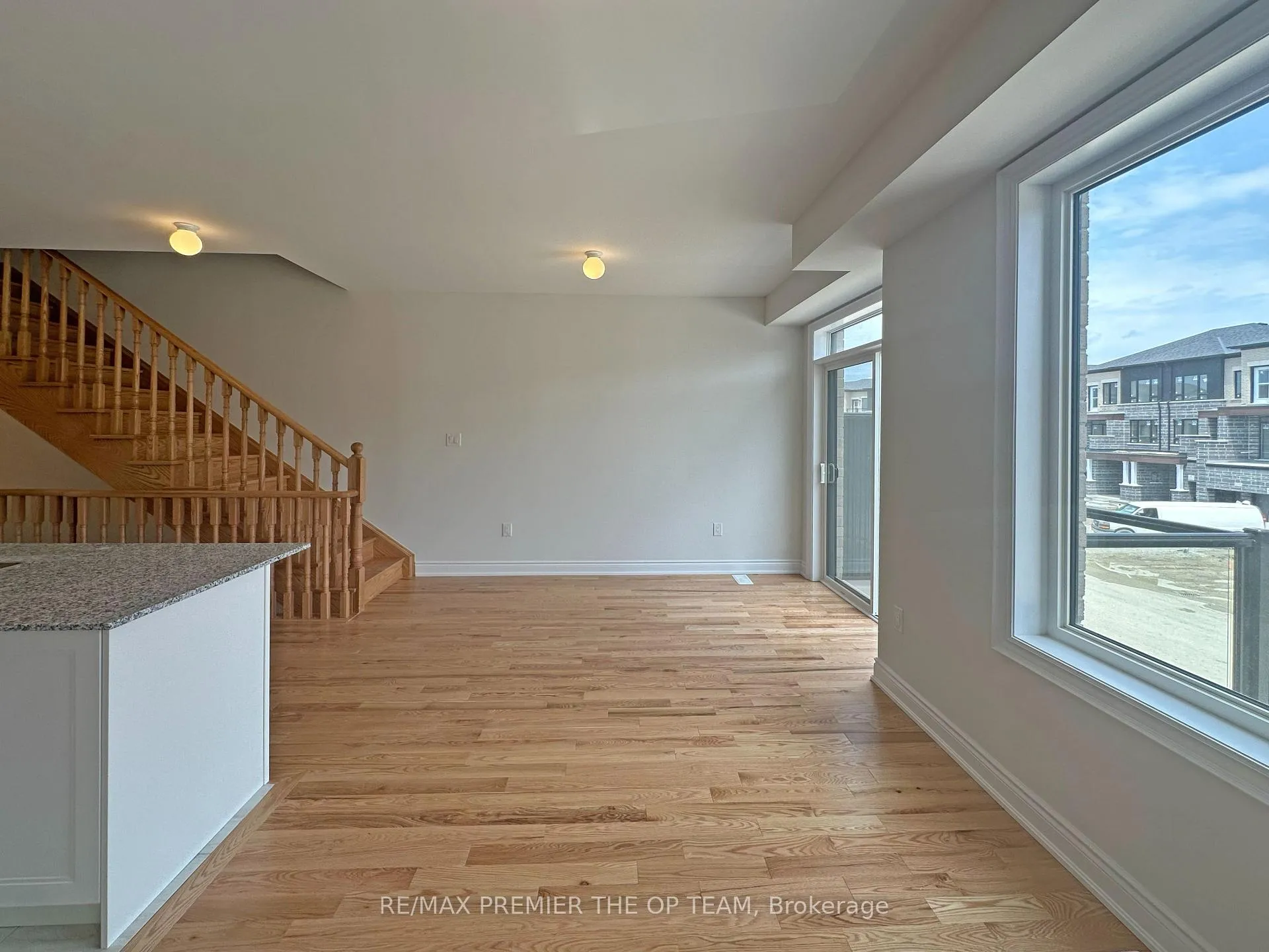 Photo 7 of 120 Tennant Circle, Vaughan, Vellore Village — HOMEH