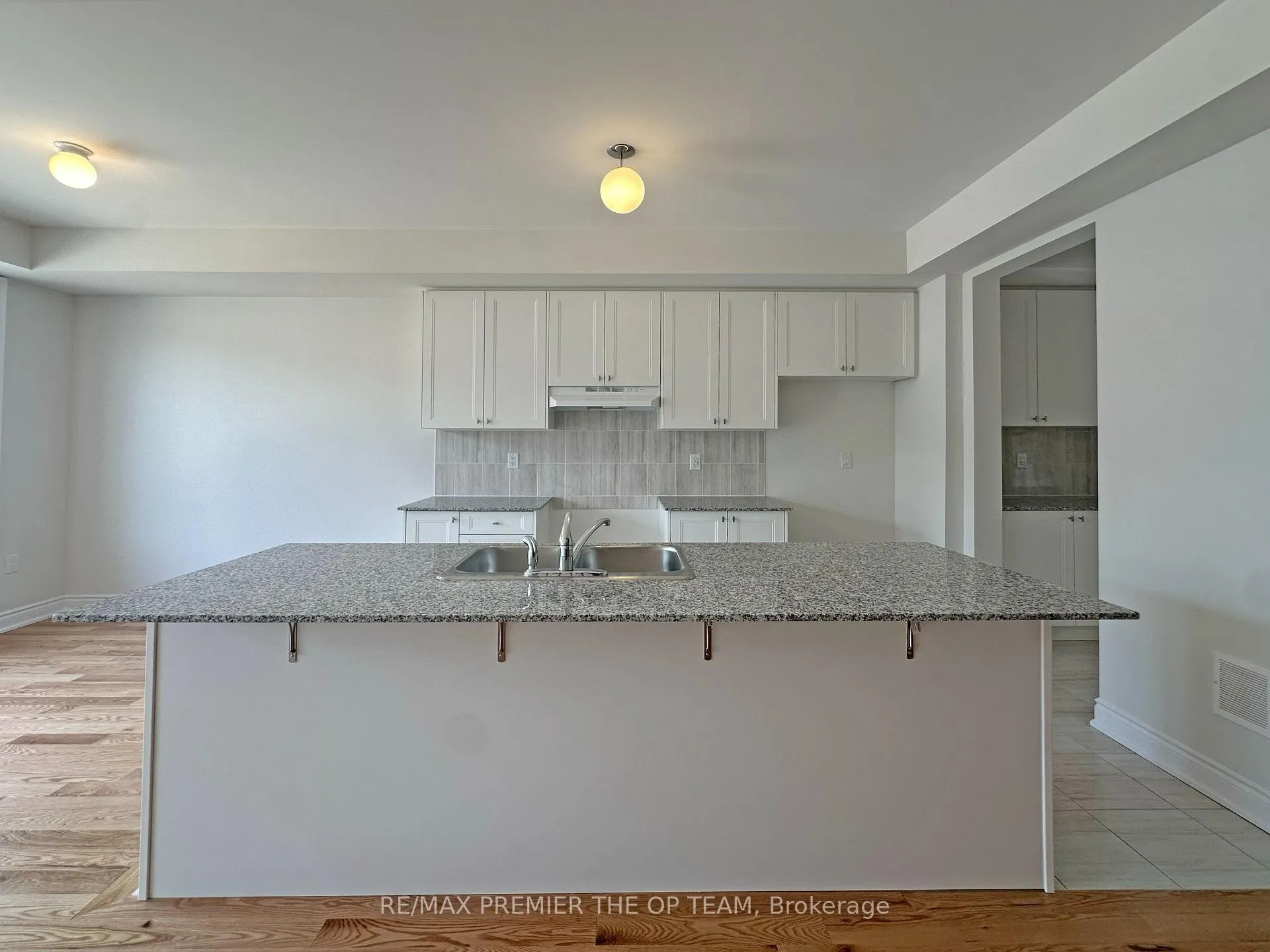 Photo 8 of 120 Tennant Circle, Vaughan, Vellore Village — HOMEH