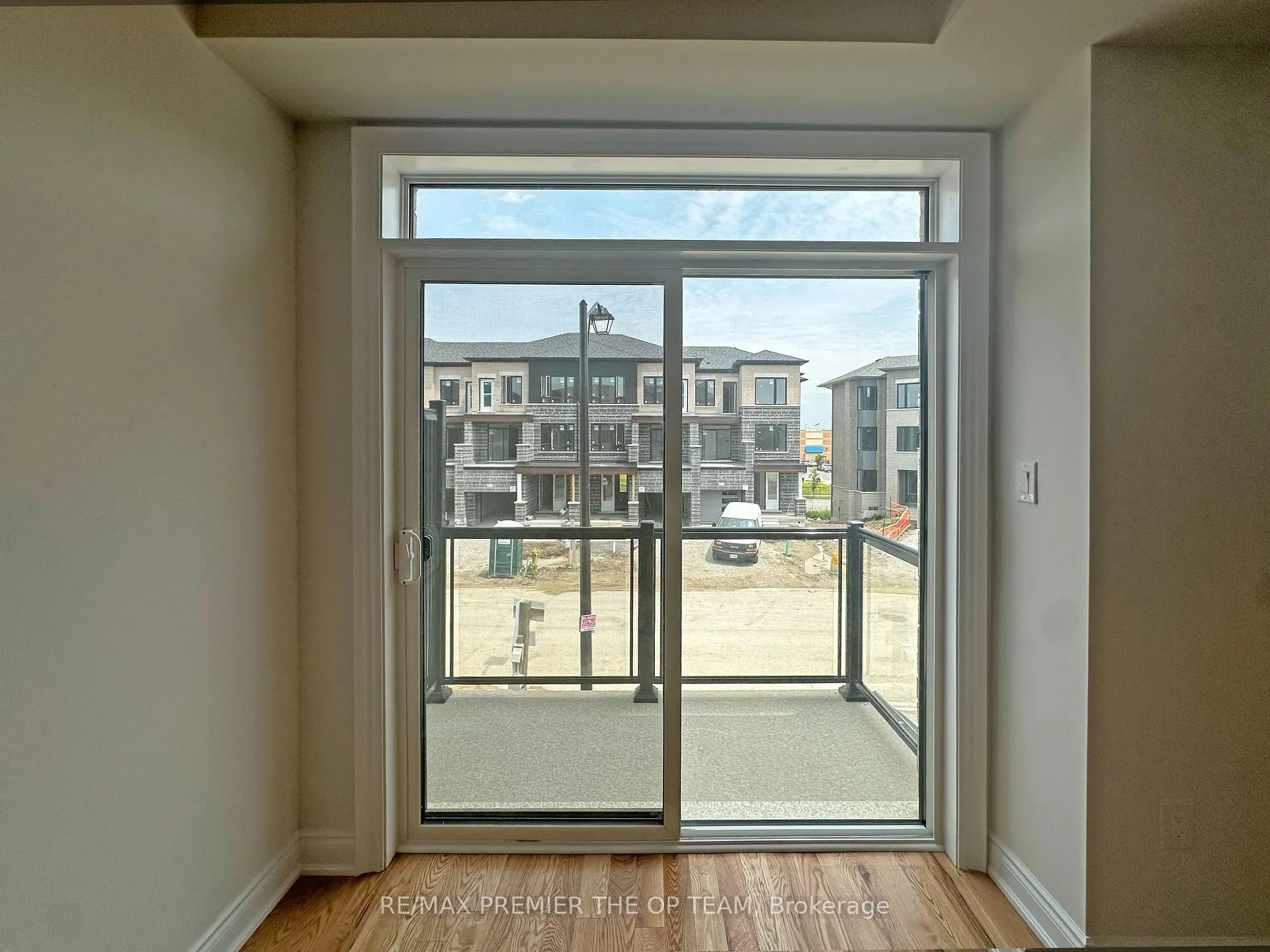 Photo 9 of 120 Tennant Circle, Vaughan, Vellore Village — HOMEH
