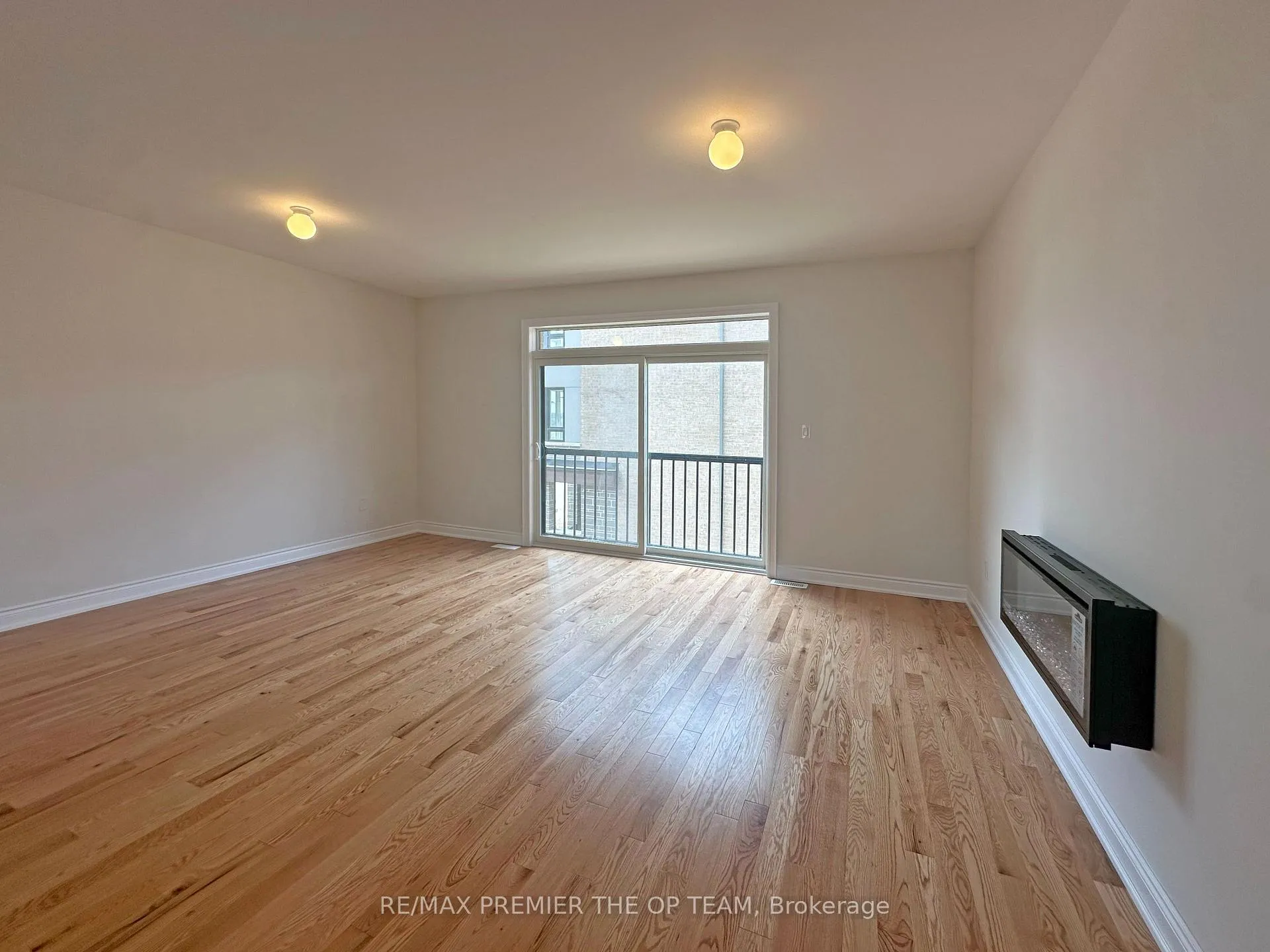 Photo 13 of 120 Tennant Circle, Vaughan, Vellore Village — HOMEH
