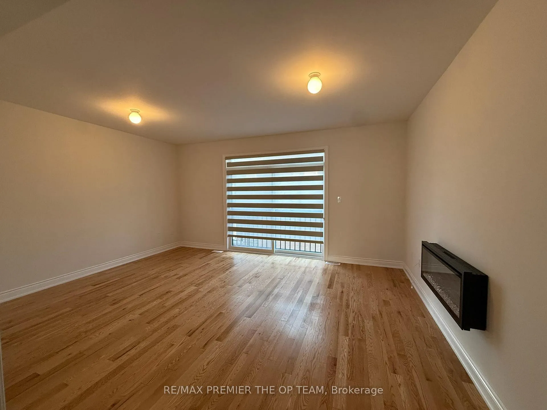 Photo 14 of 120 Tennant Circle, Vaughan, Vellore Village — HOMEH
