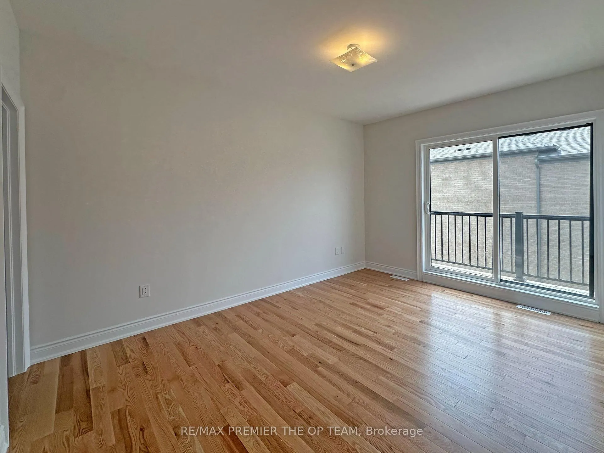Photo 18 of 120 Tennant Circle, Vaughan, Vellore Village — HOMEH