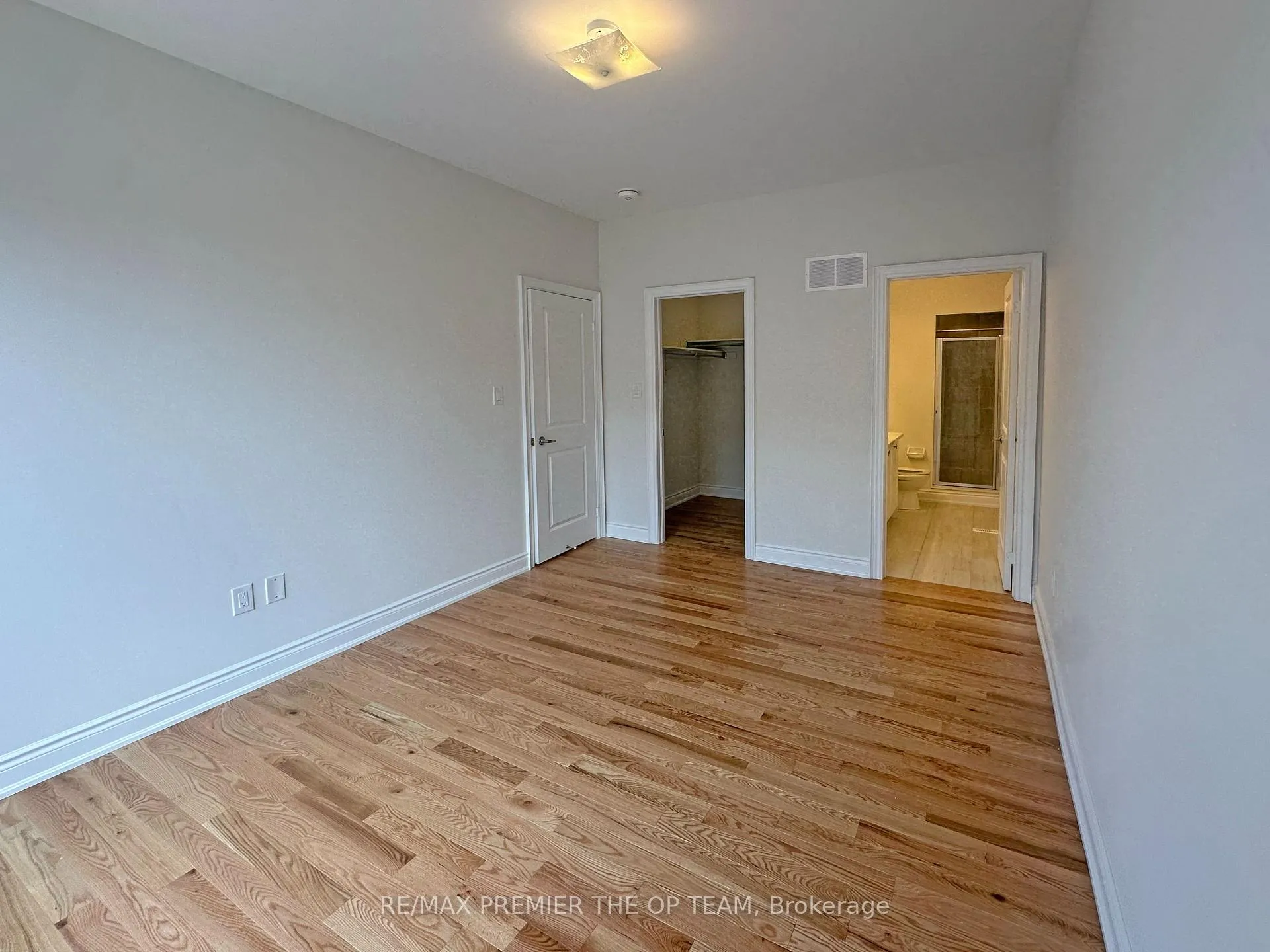 Photo 19 of 120 Tennant Circle, Vaughan, Vellore Village — HOMEH