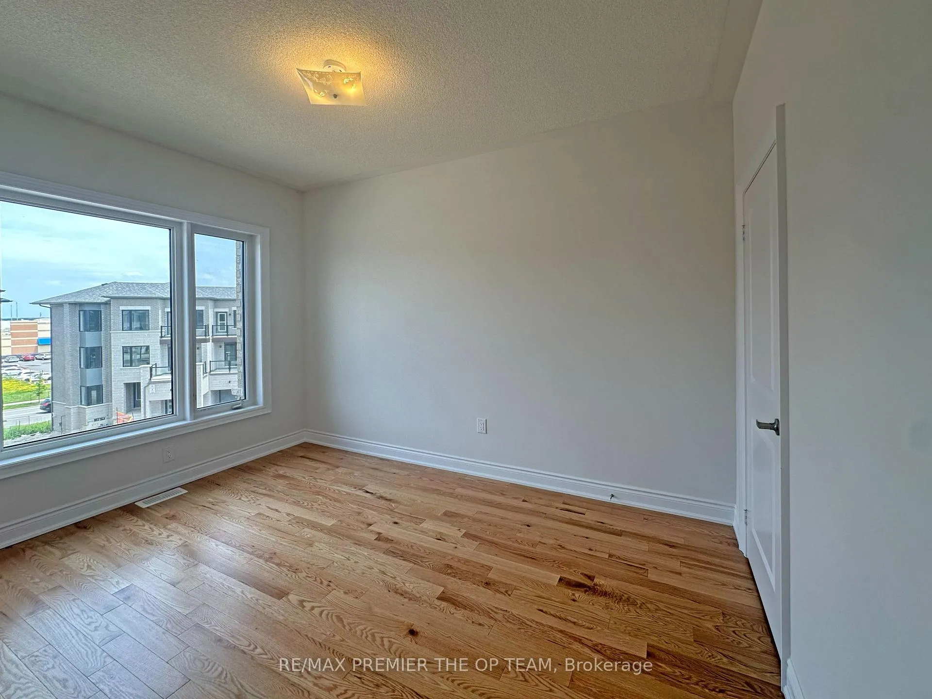 Photo 24 of 120 Tennant Circle, Vaughan, Vellore Village — HOMEH