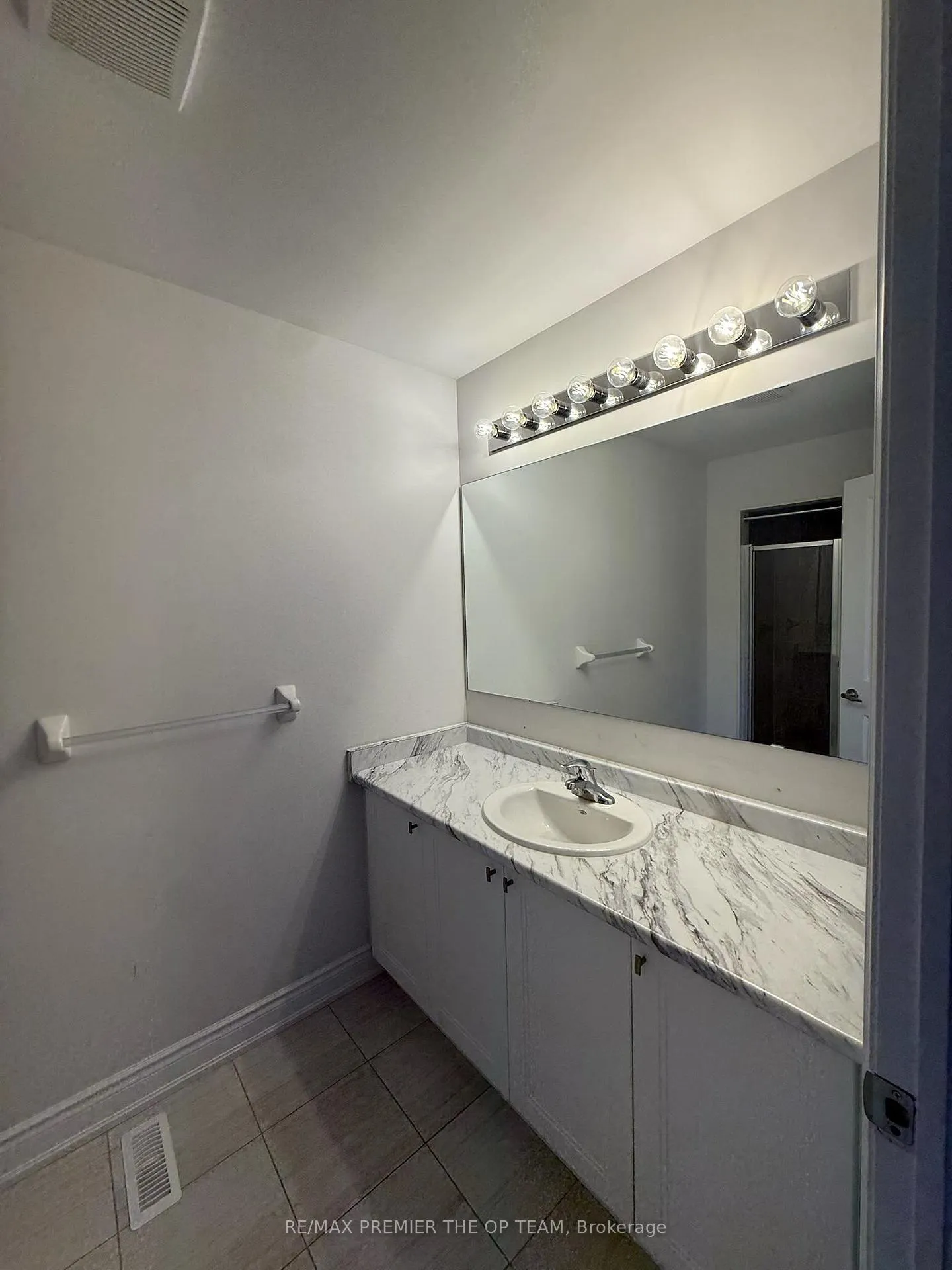 Photo 34 of 120 Tennant Circle, Vaughan, Vellore Village — HOMEH