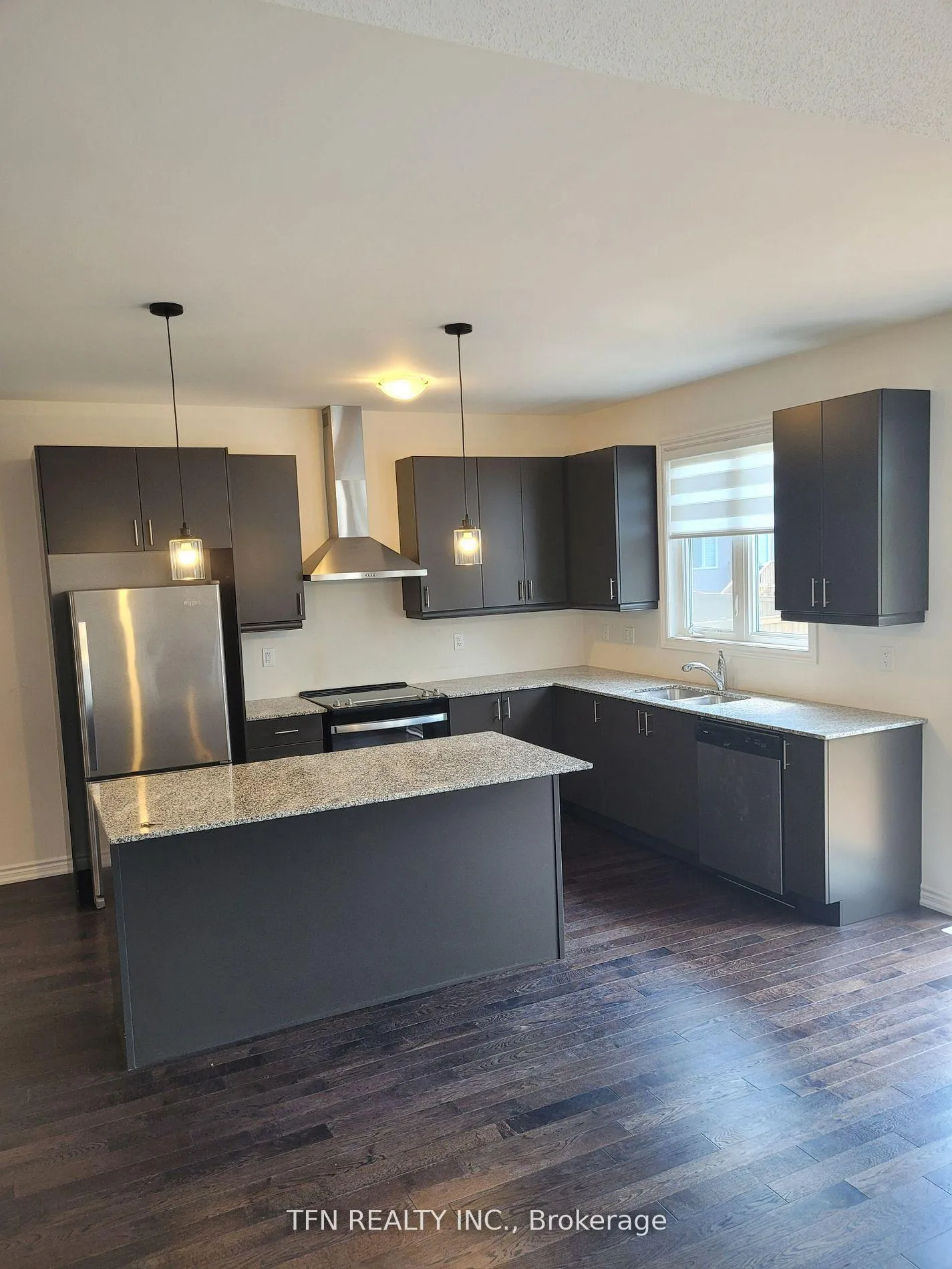 Photo 2 of 3213 Mosley Street, Wasaga Beach — HOMEH