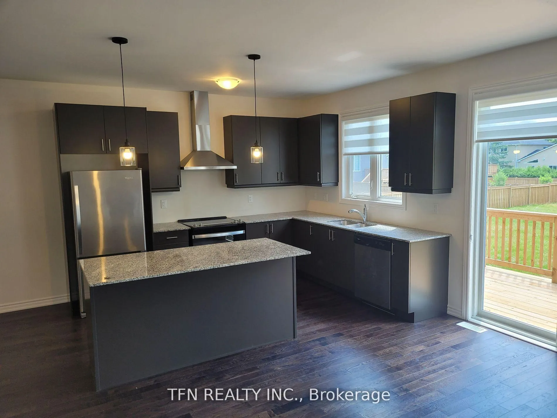Photo 3 of 3213 Mosley Street, Wasaga Beach — HOMEH