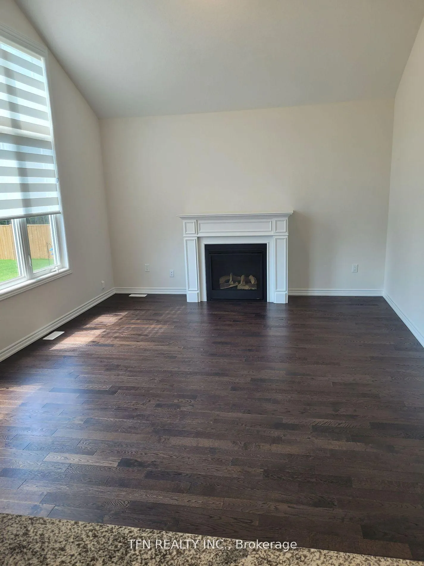 Photo 6 of 3213 Mosley Street, Wasaga Beach — HOMEH