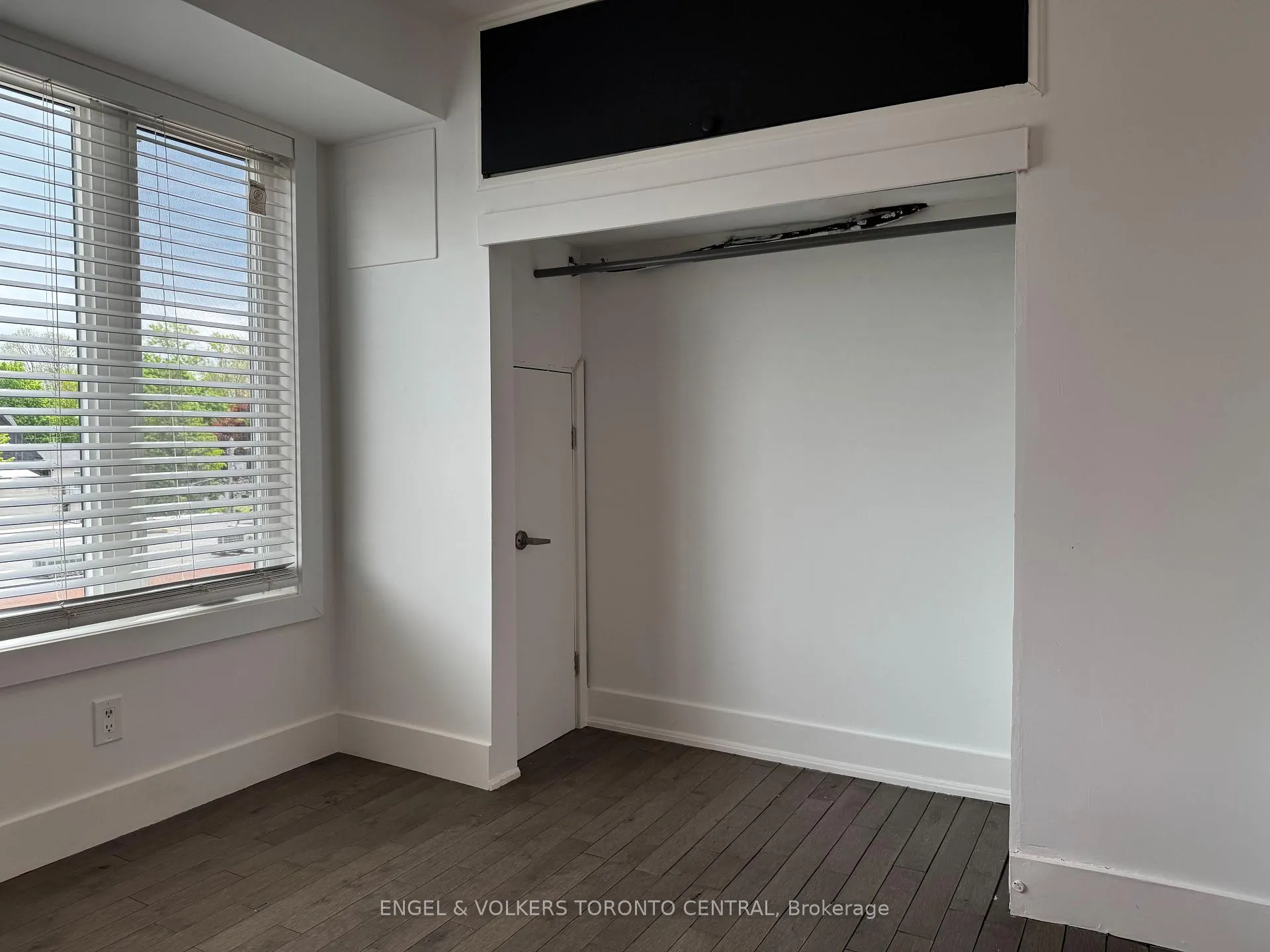 Photo 13 of Unit 1, 1415 Gerrard Street E, Toronto, Greenwood-Coxwell — HOMEH