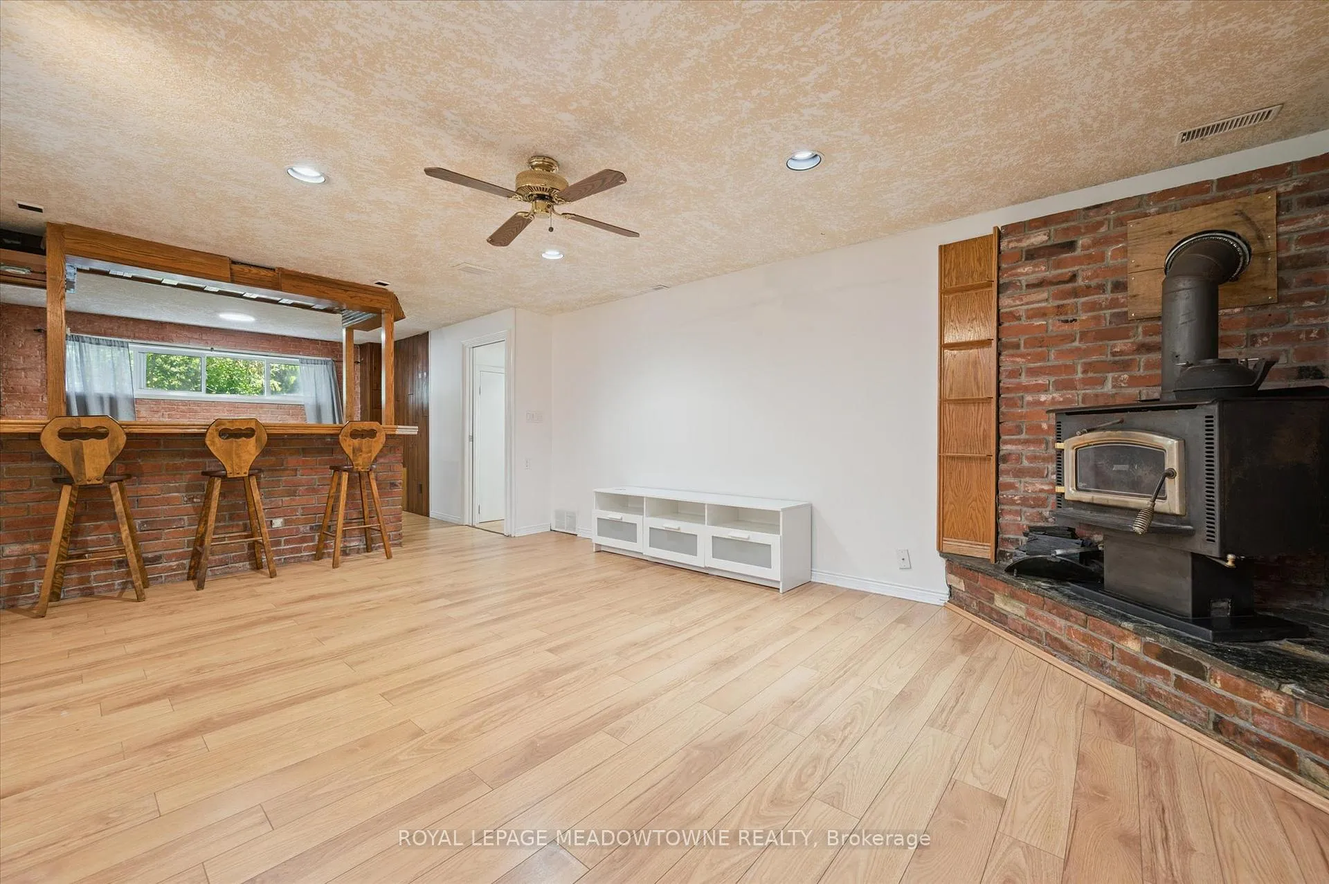Photo 23 of 77 Pinemeadow Crescent, Waterloo — HOMEH