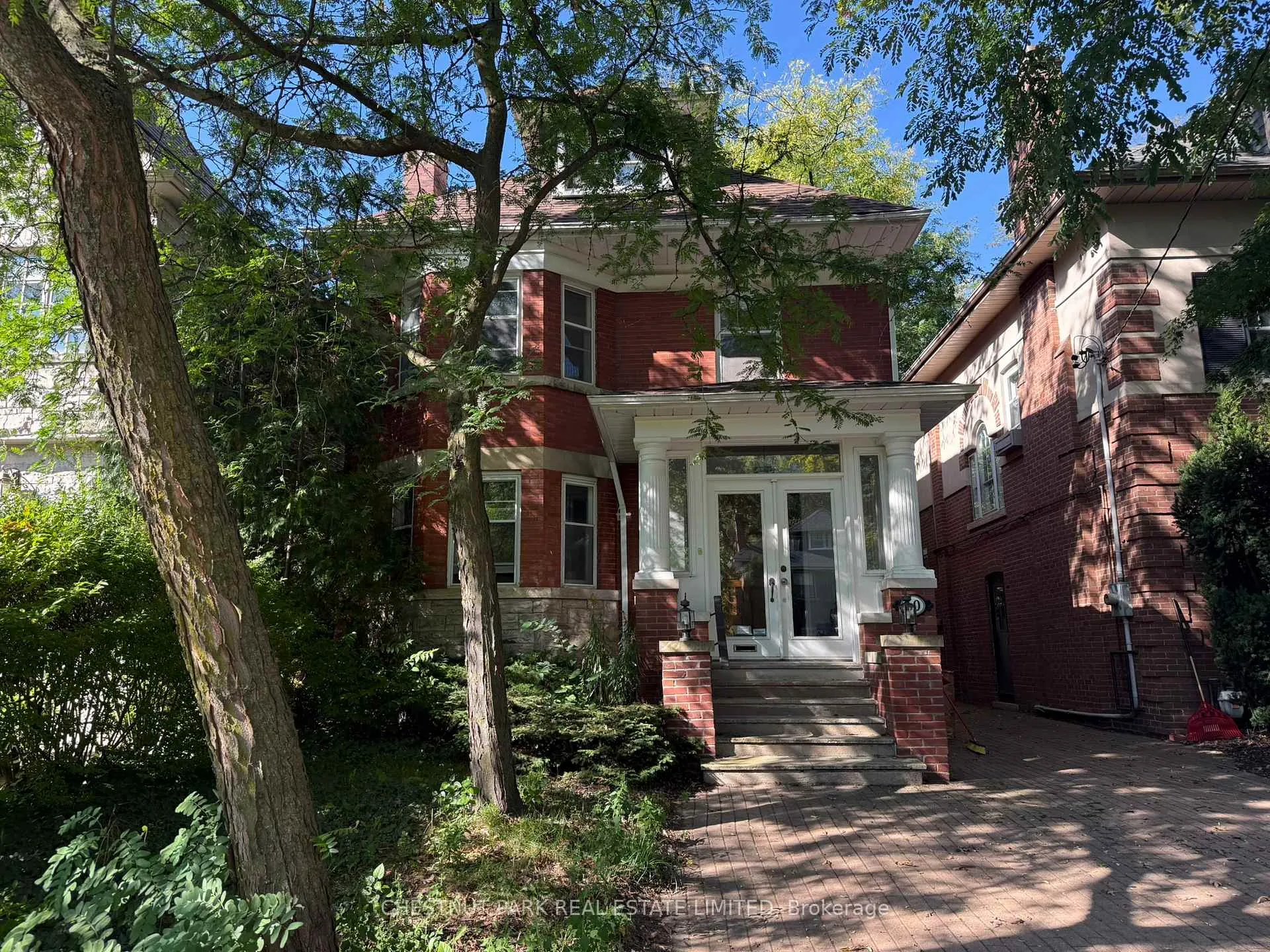 Front of 60 Heath Street W