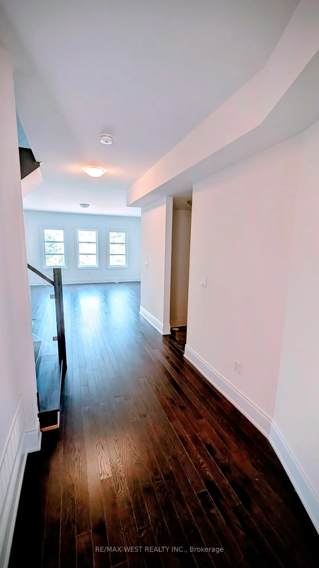 Photo 2 of 51 Inverary Crescent, Vaughan, Kleinburg — HOMEH