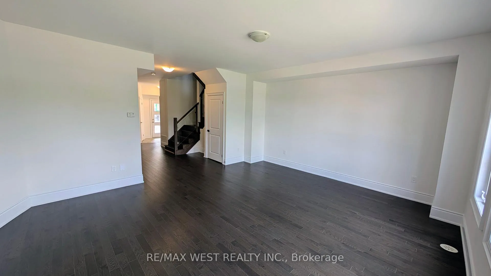Photo 3 of 51 Inverary Crescent, Vaughan, Kleinburg — HOMEH