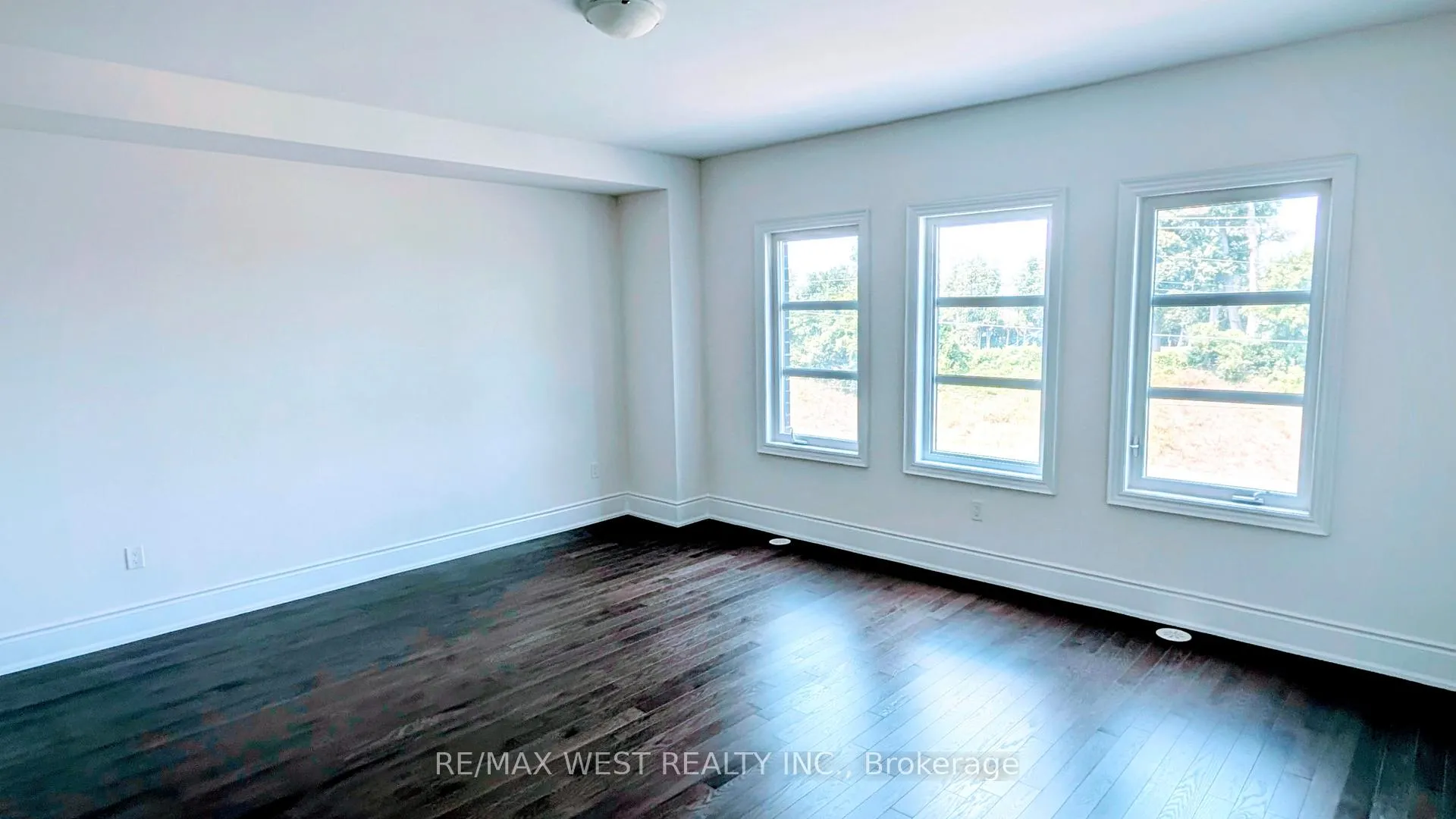 Photo 6 of 51 Inverary Crescent, Vaughan, Kleinburg — HOMEH