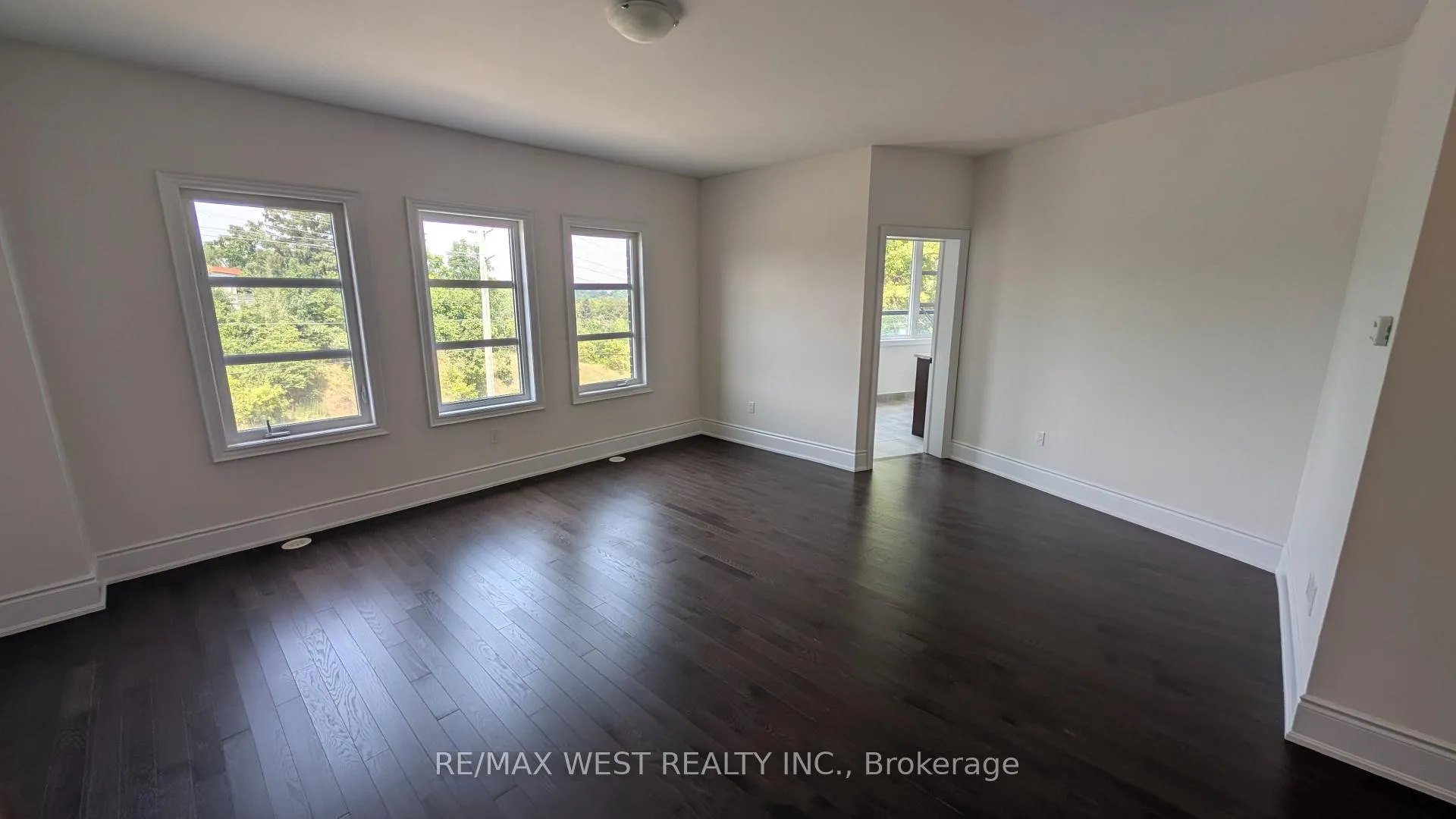 Photo 7 of 51 Inverary Crescent, Vaughan, Kleinburg — HOMEH