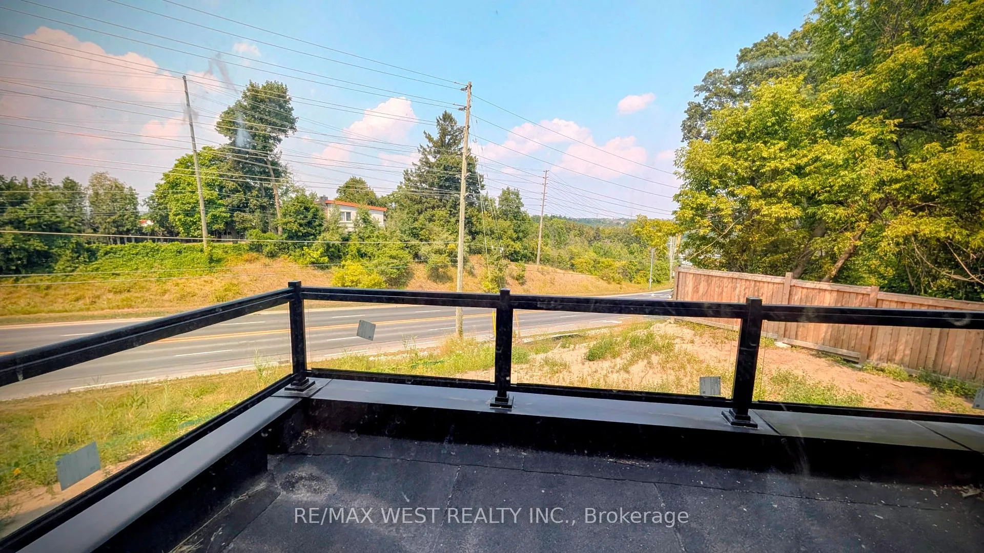 Photo 9 of 51 Inverary Crescent, Vaughan, Kleinburg — HOMEH